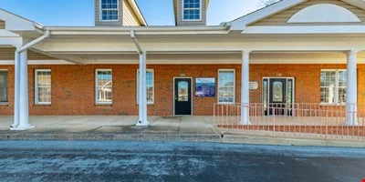 Turnkey Medical & Professional Office | 2,498 SF — Lease in Chattanooga, TN, photo 1 of 8