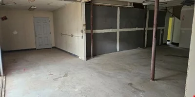 Retail Space w/Drive-In Bay For Lease — Lease in Hudson, NH, photo 4 of 8