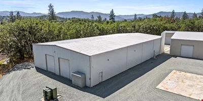 Multiple Units Available Lt. Industrial — Lease in Grants Pass, OR, photo 3 of 8
