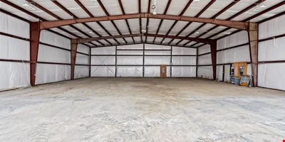 Multiple Units Available Lt. Industrial — Lease in Grants Pass, OR, photo 4 of 8