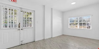 Retail / Office / Mixed-Use — Lease in Orlando, FL, photo 2 of 8