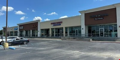 Livingston Square Retail Plaza — Lease in Denham Springs, LA, photo 1 of 8