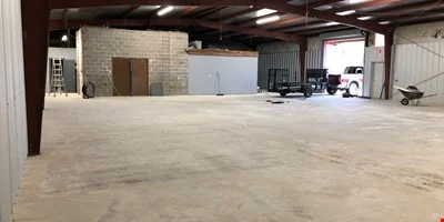 6000 SF With Load Dock — Lease in Baton Rouge, LA, photo 2 of 7