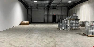 4370 NW 4th St, Des Moines — Lease in Des Moines, IA, photo 2 of 4