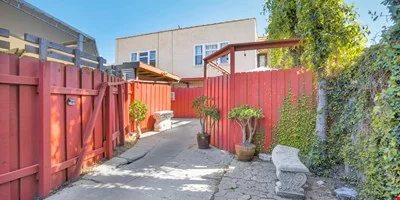 4th Street Retro Row Prime Restaurant Space — Lease in Long Beach, CA, photo 4 of 8