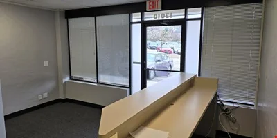 13010 State Line Rd — Lease in Leawood, KS, photo 3 of 8