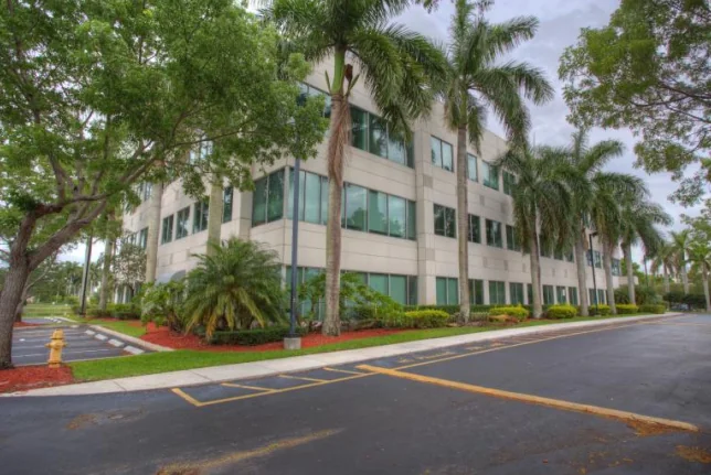 Sunset Plaza — Lease in Sunrise, FL, photo 1 of 4