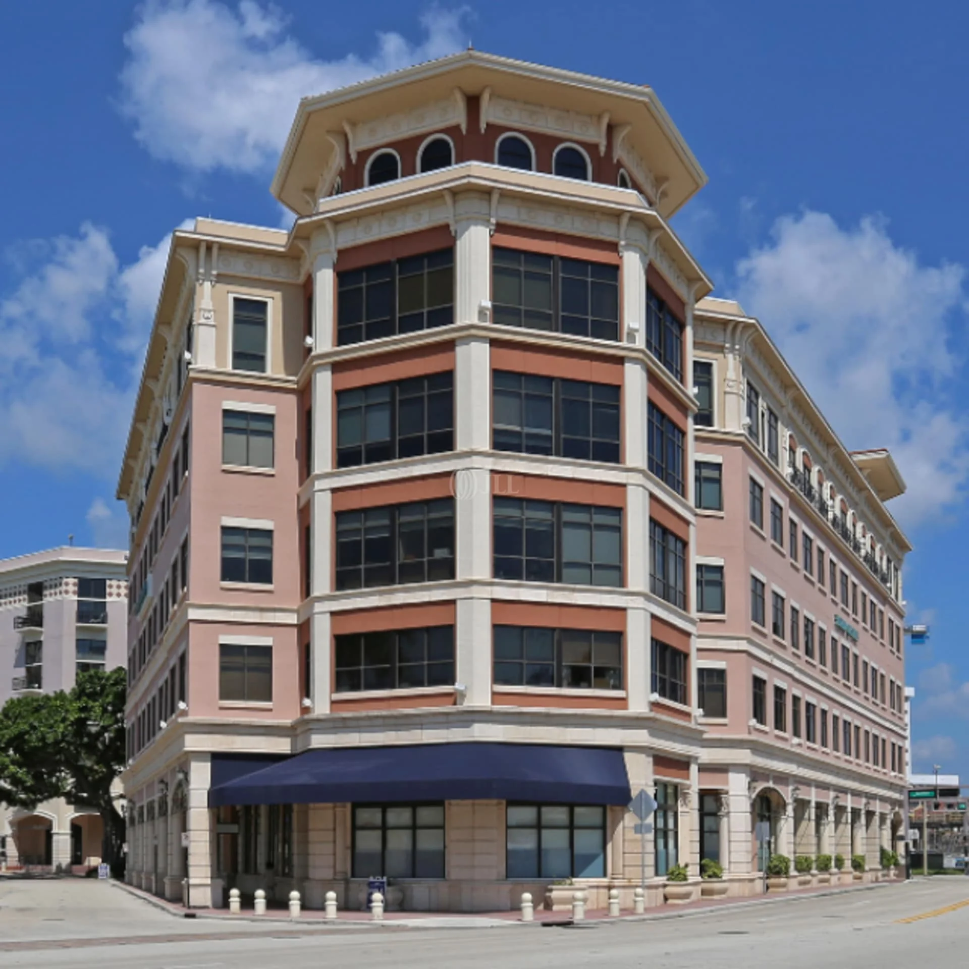 Waterfront Clematis — Lease in West Palm Beach, FL, photo 2 of 4