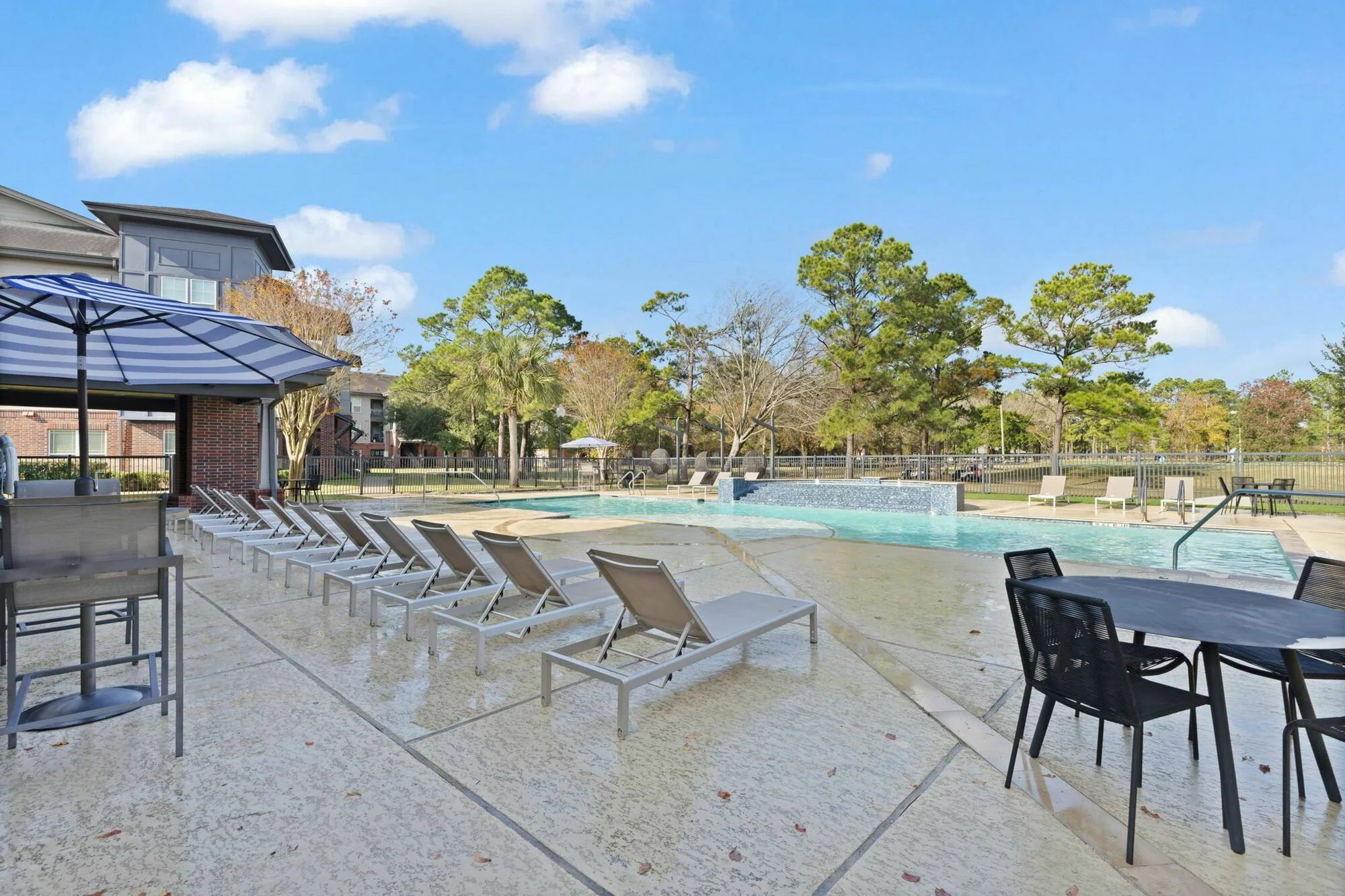 Beacon Lakes — Sale in Dickinson, TX, photo 3 of 8