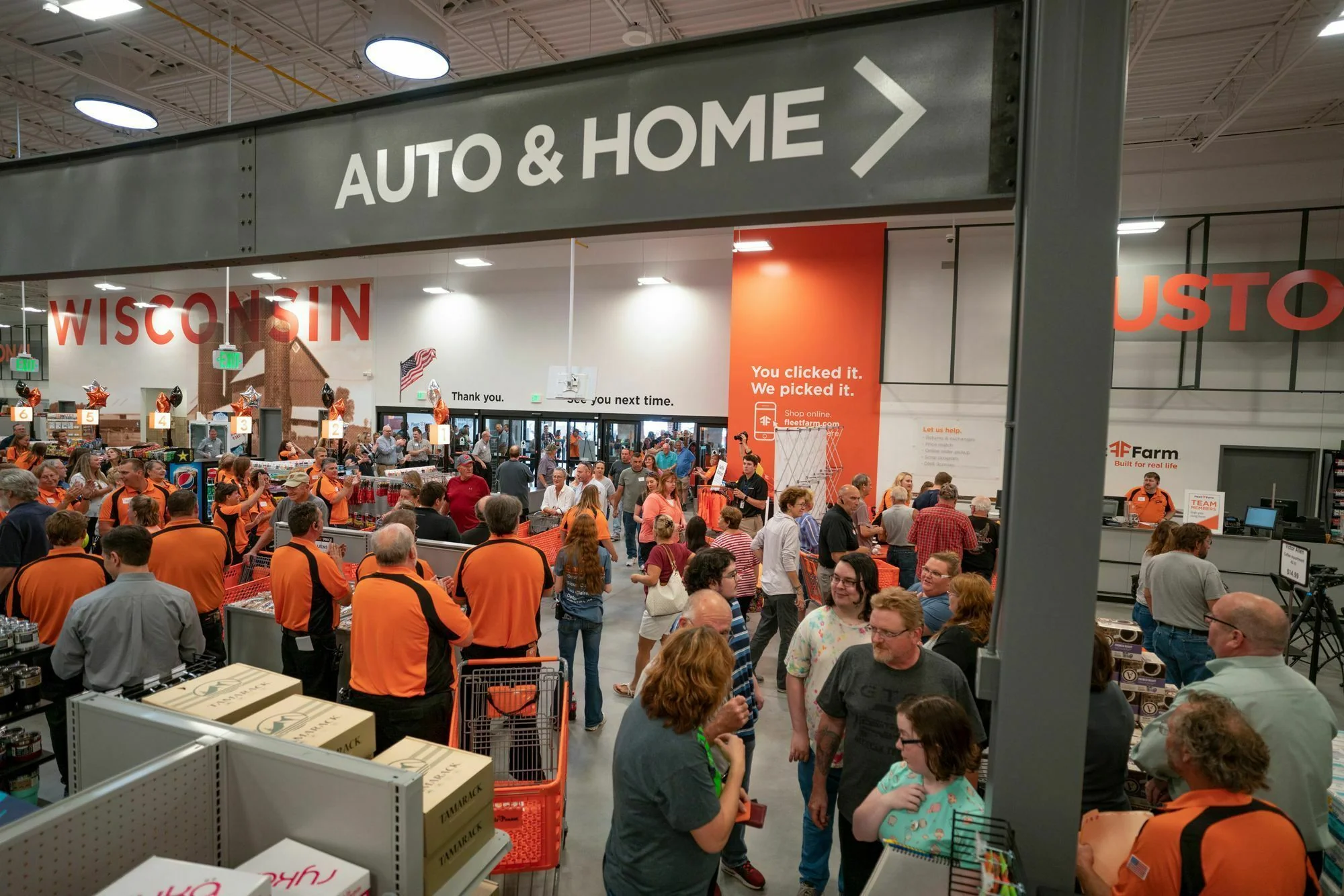 Fleet Farm & Chase Bank — Sale in Germantown, WI, photo 8 of 8