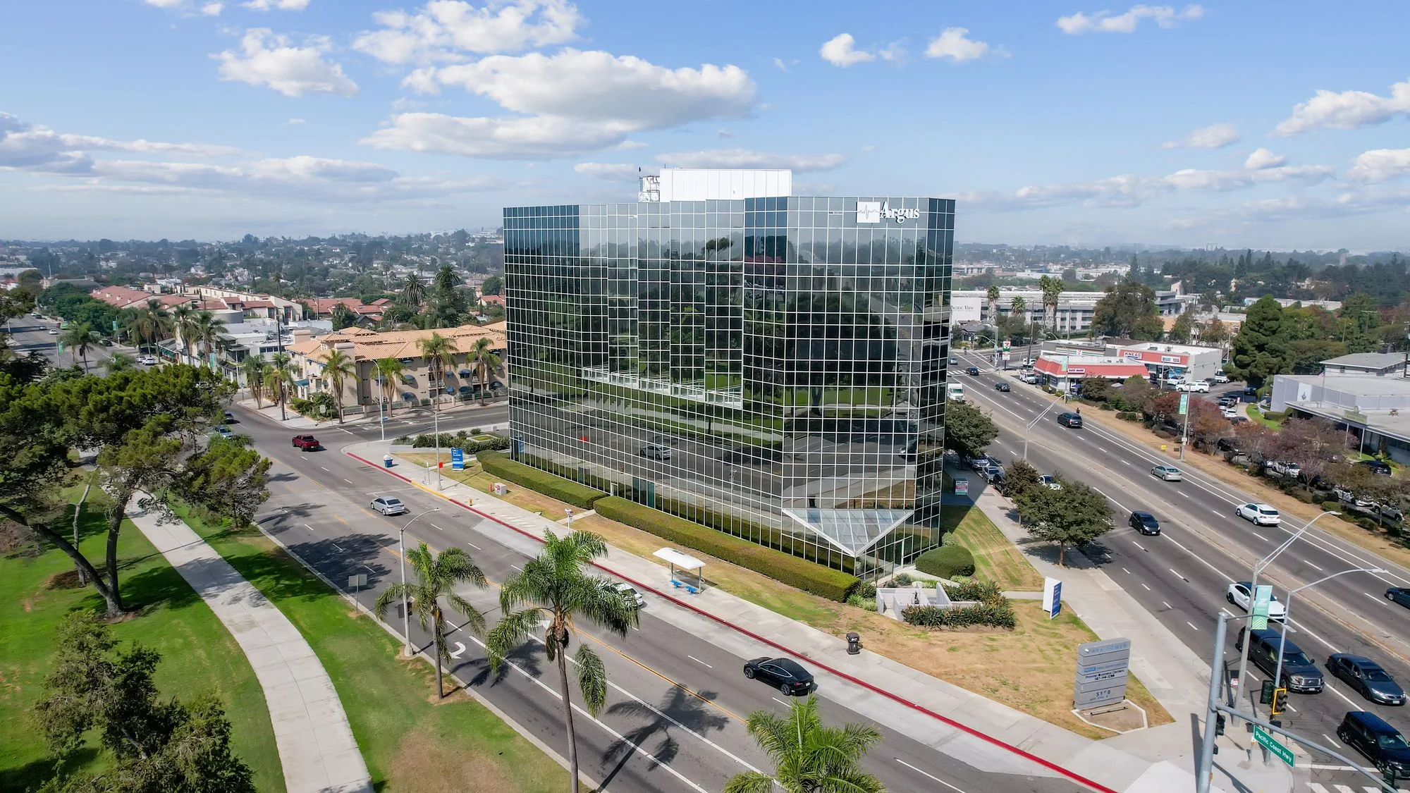Park Tower — Sale in Long Beach, CA, photo 3 of 8