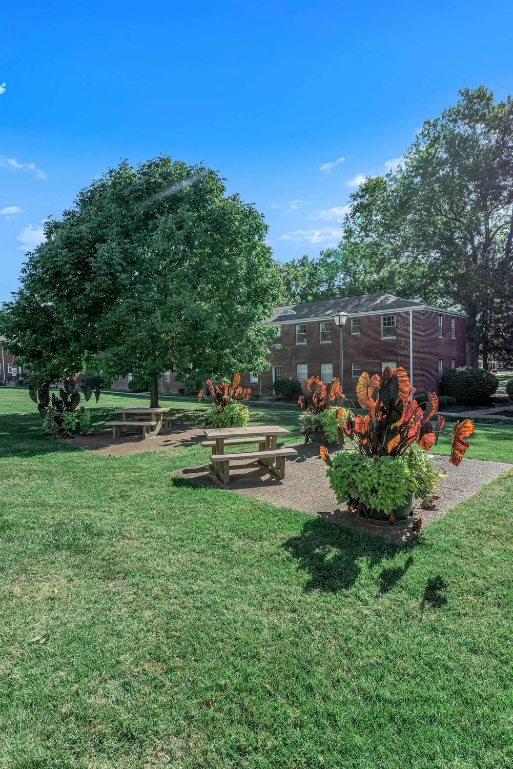 Hampton Gardens — Sale in St. Louis, MO, photo 5 of 8