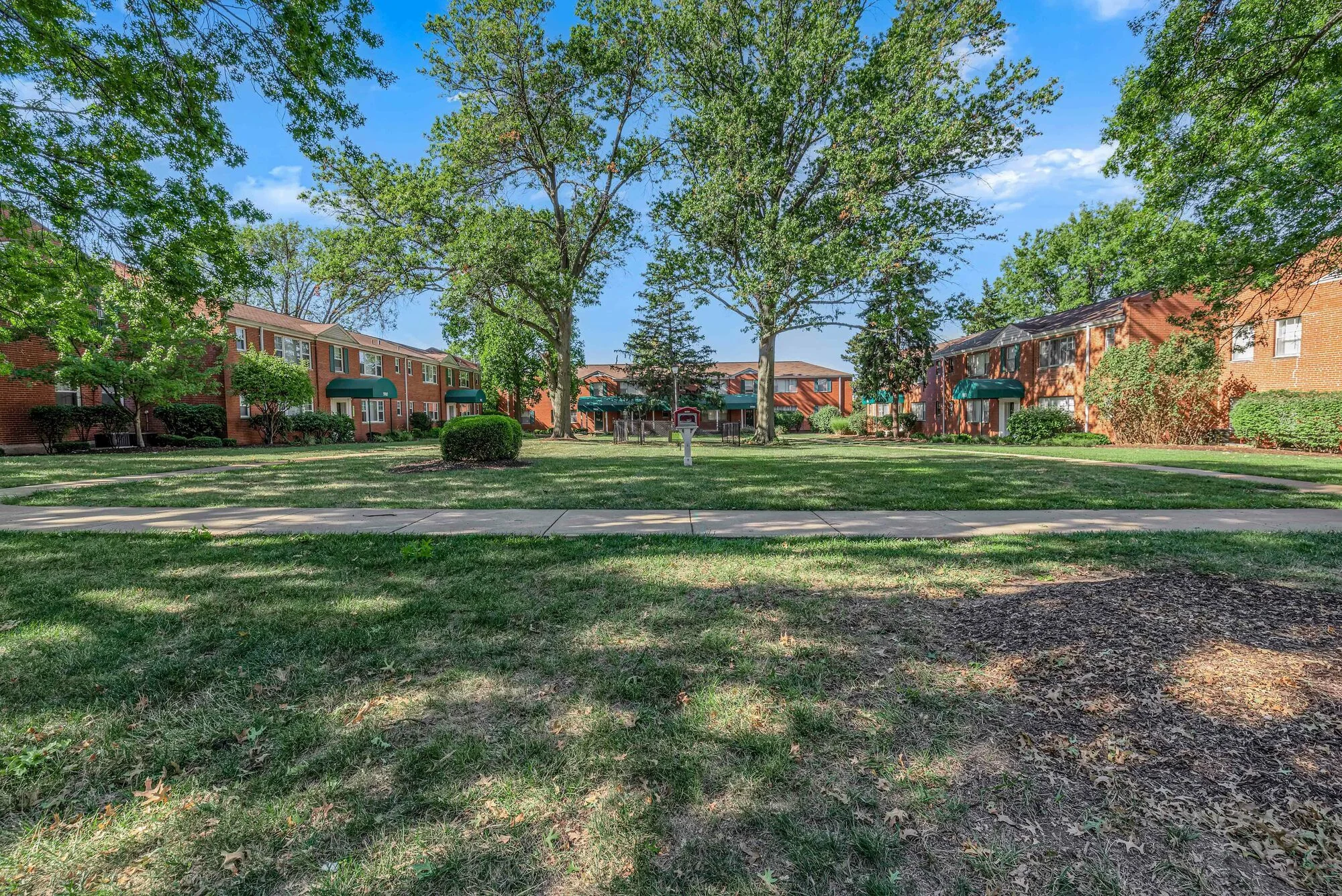 Hampton Gardens — Sale in St. Louis, MO, photo 6 of 8