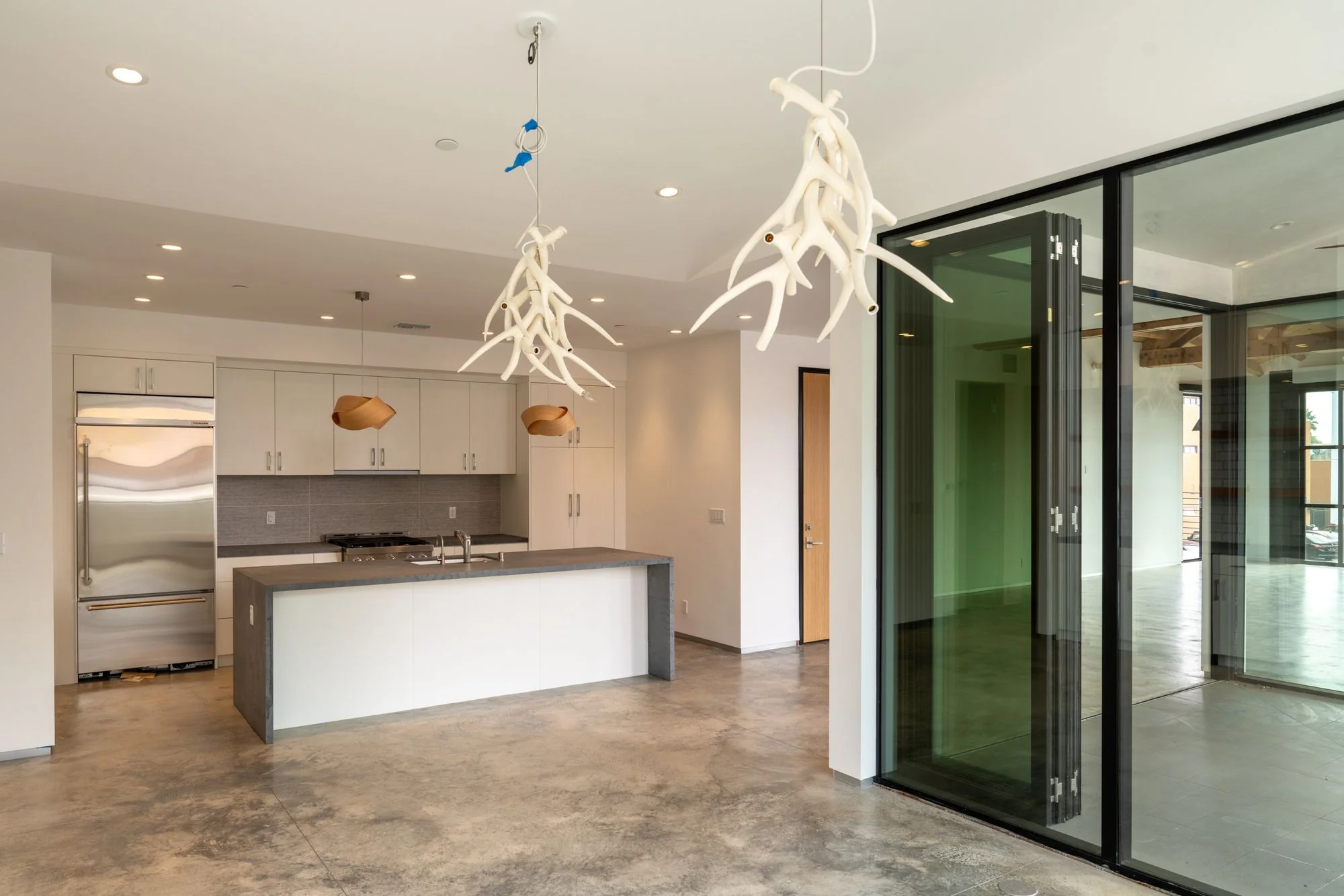 613 Rose Avenue — Sale in Los Angeles, CA, photo 6 of 6