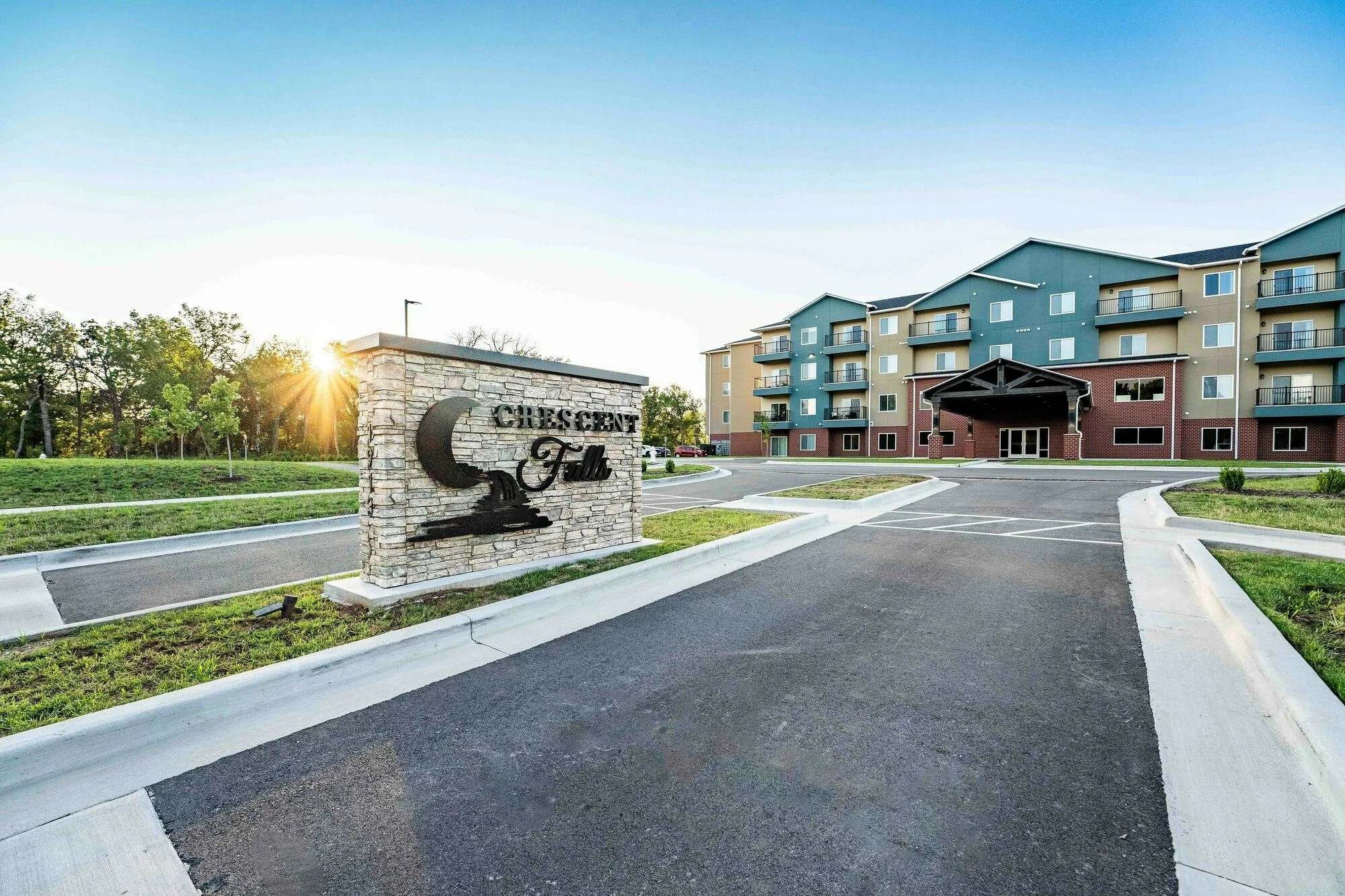 Crescent Falls — Sale in Joplin, MO, photo 2 of 8