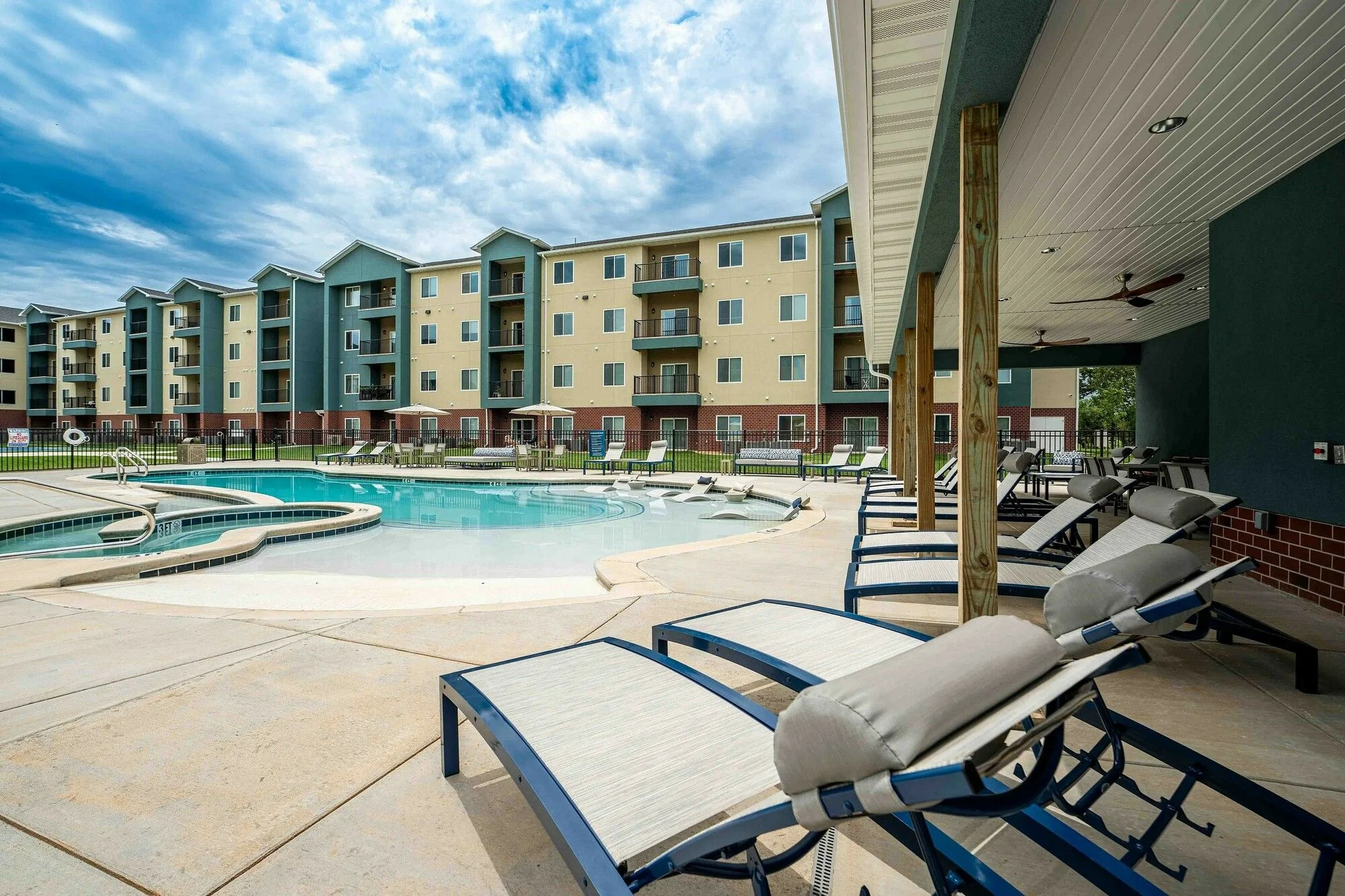 Crescent Falls — Sale in Joplin, MO, photo 3 of 8