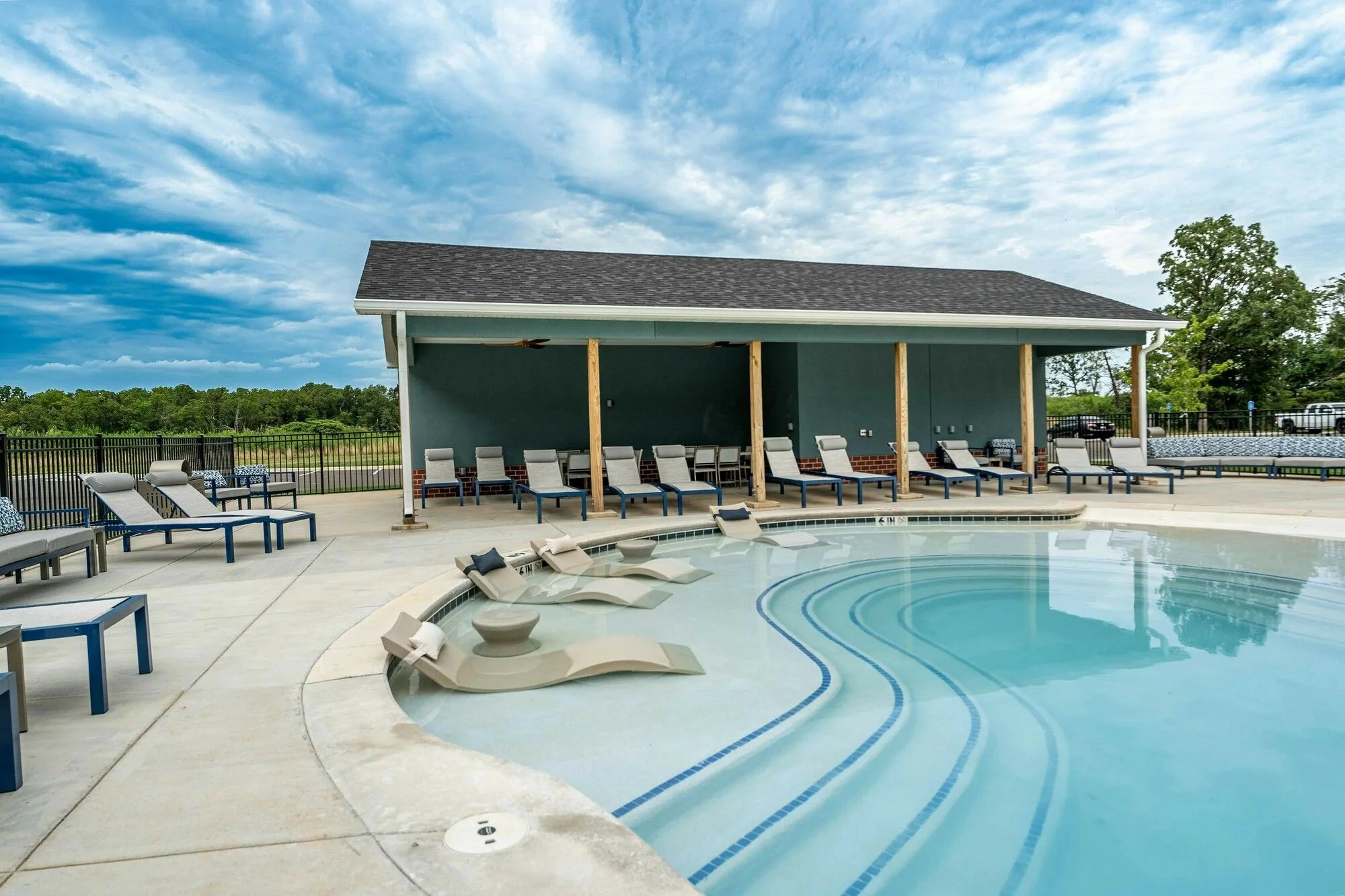Crescent Falls — Sale in Joplin, MO, photo 4 of 8