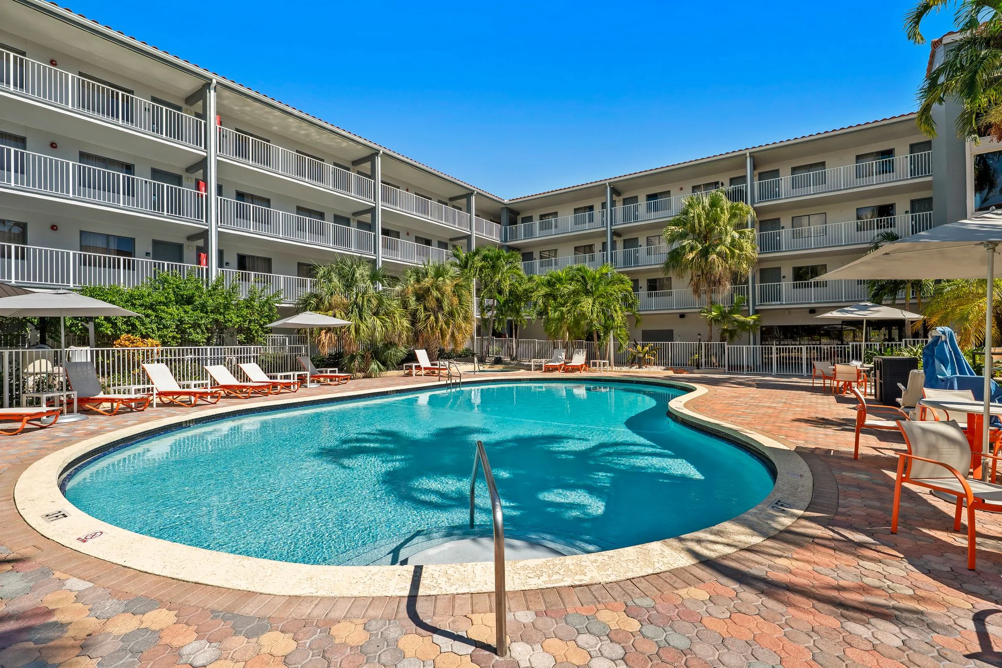 Boca Raton Holiday Inn & Suites Multifamily Conversion — Sale in Boca Raton, FL, photo 1 of 1
