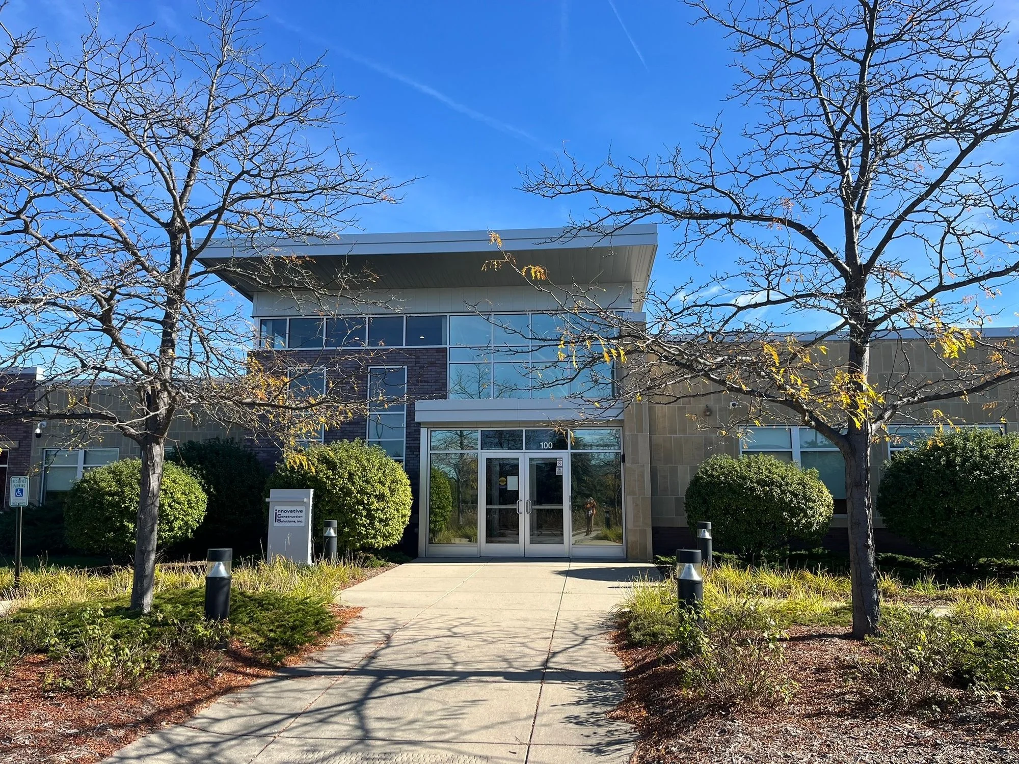 Riverwood Corporate Center — Sale in Waukesha, WI, photo 1 of 8