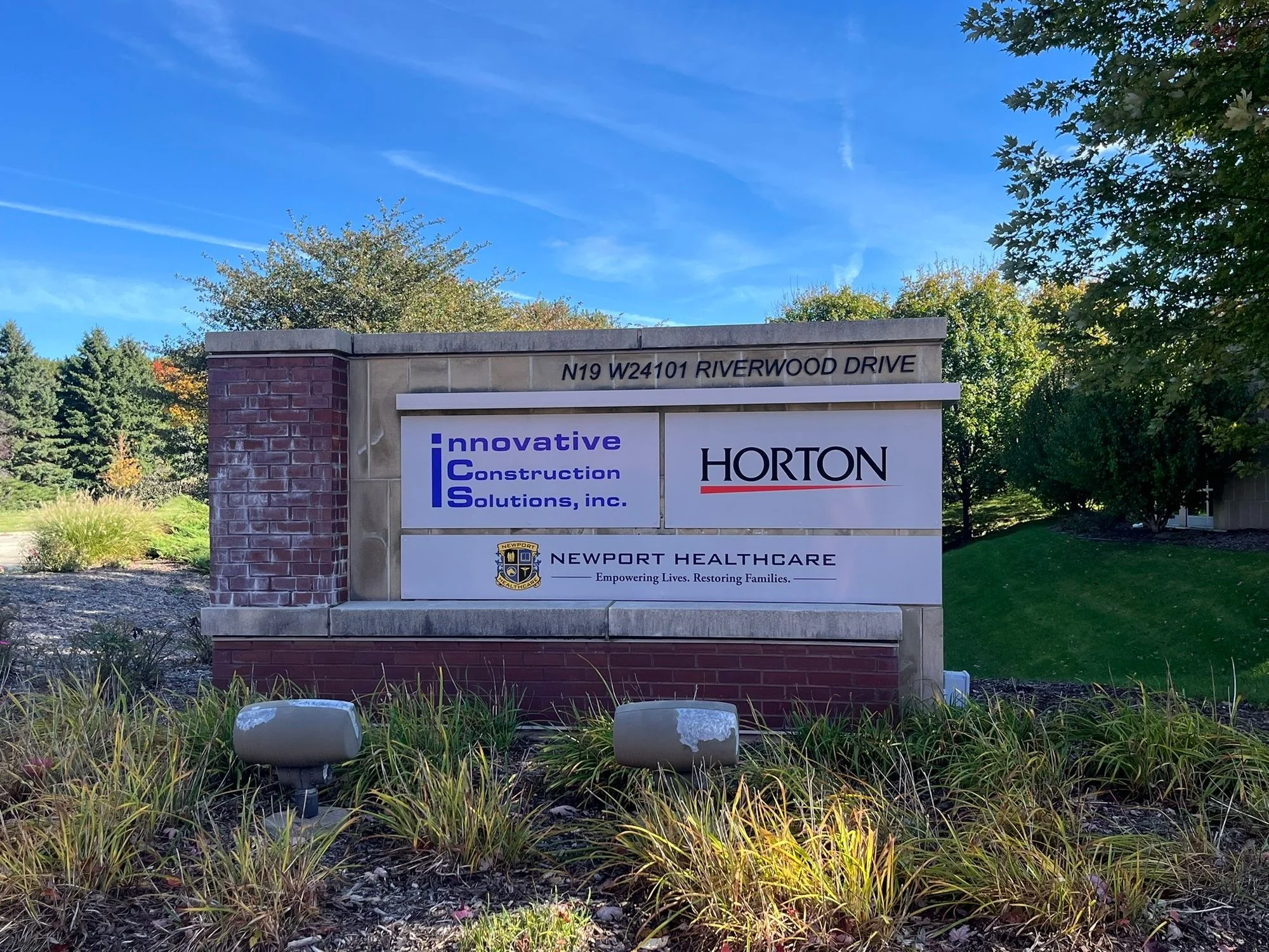 Riverwood Corporate Center — Sale in Waukesha, WI, photo 2 of 8
