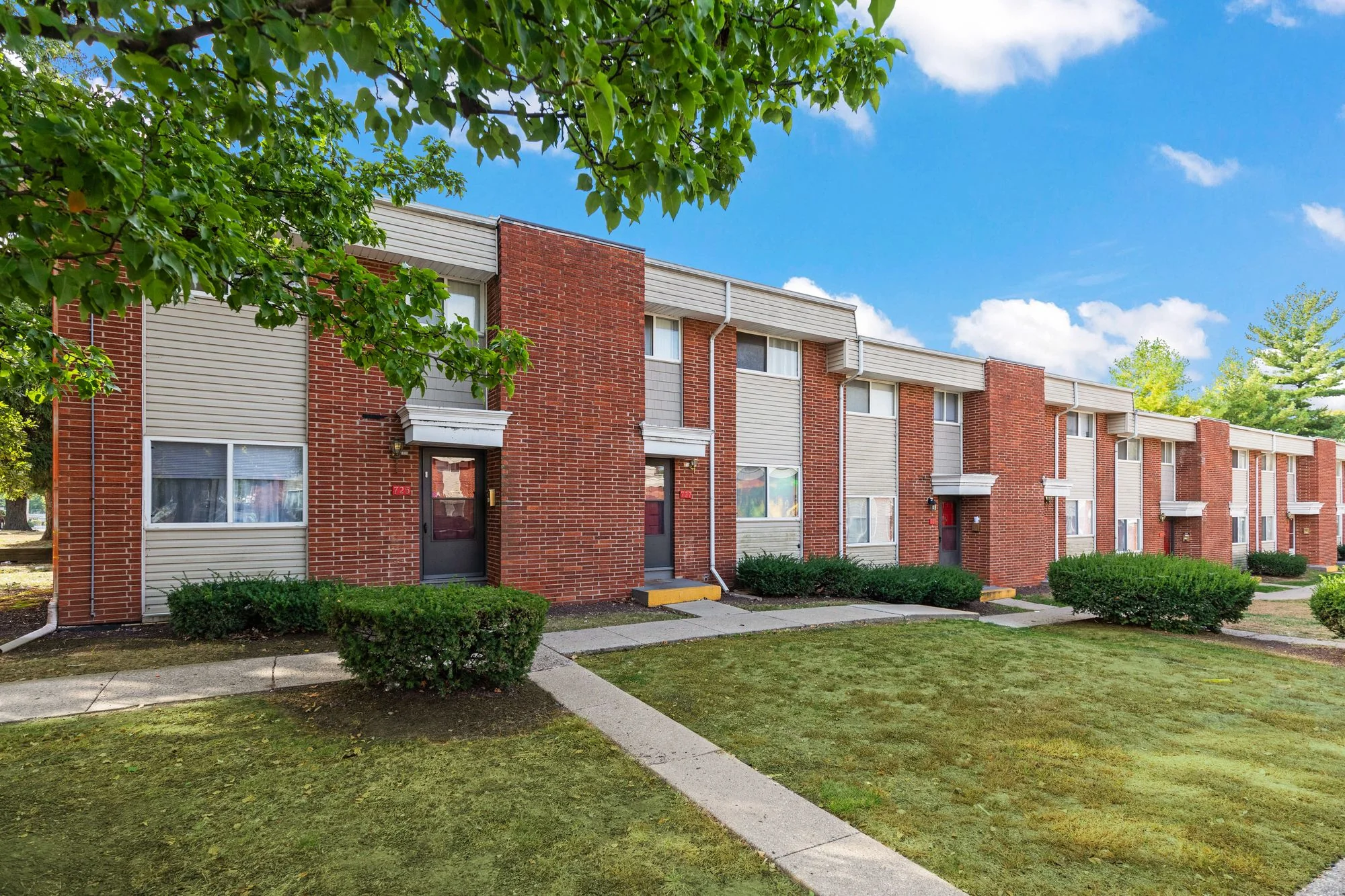 Westbury Townhomes — Sale in Champaign, IL, photo 1 of 8