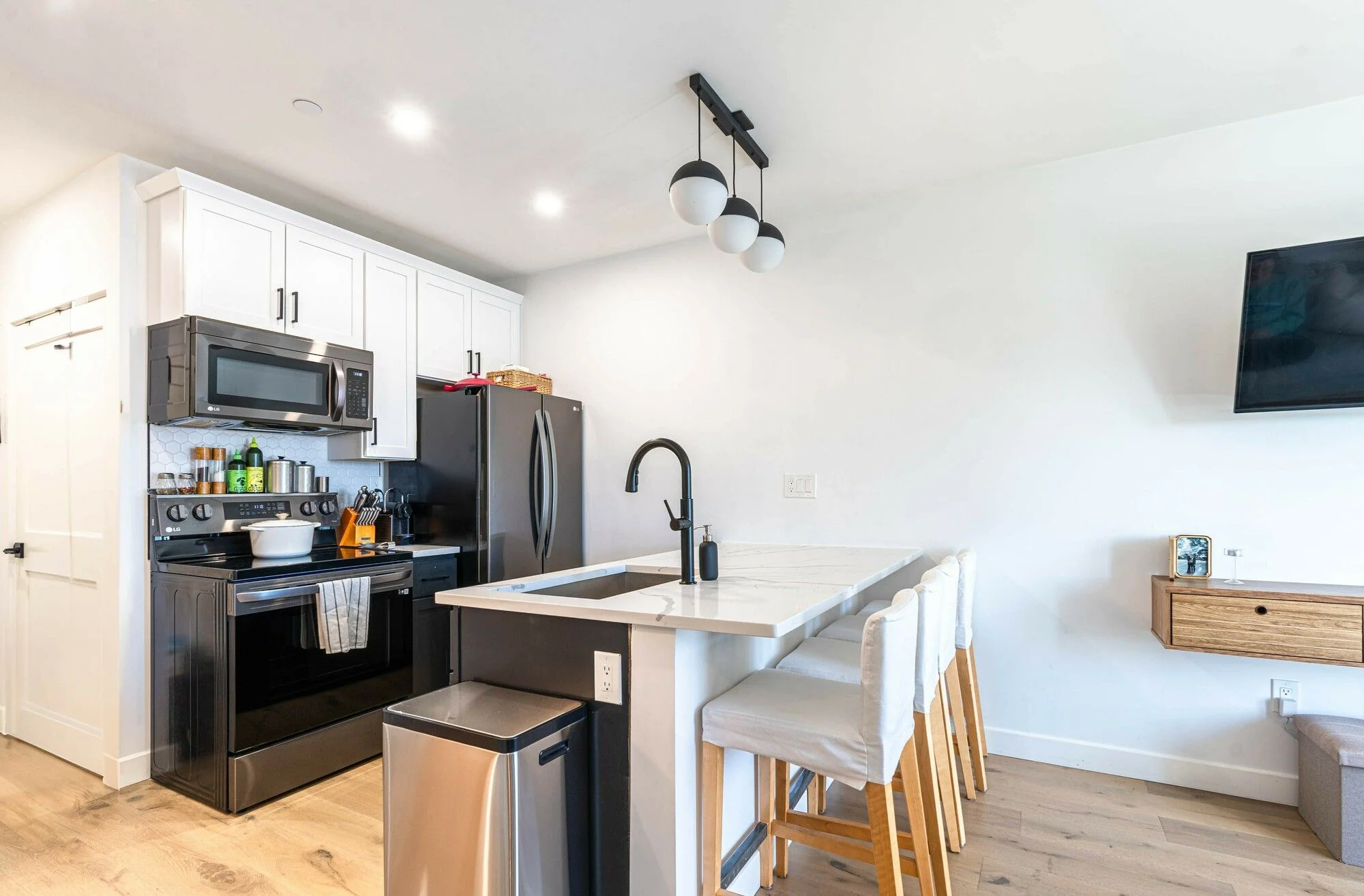 144 Old Colony Avenue — Sale in South Boston, MA, photo 6 of 8