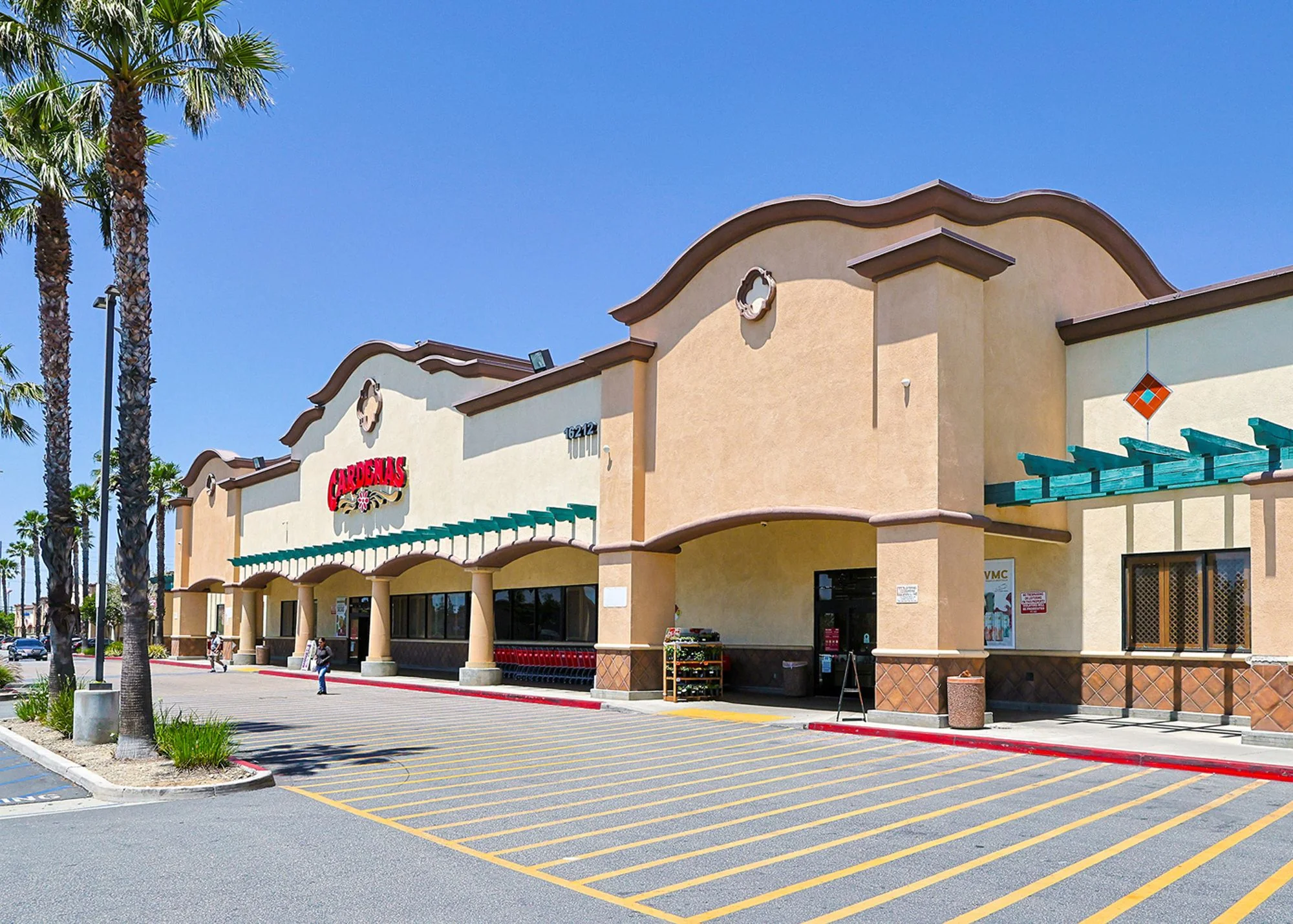 Cardenas Marketplace — Sale in Fontana, CA, photo 3 of 6