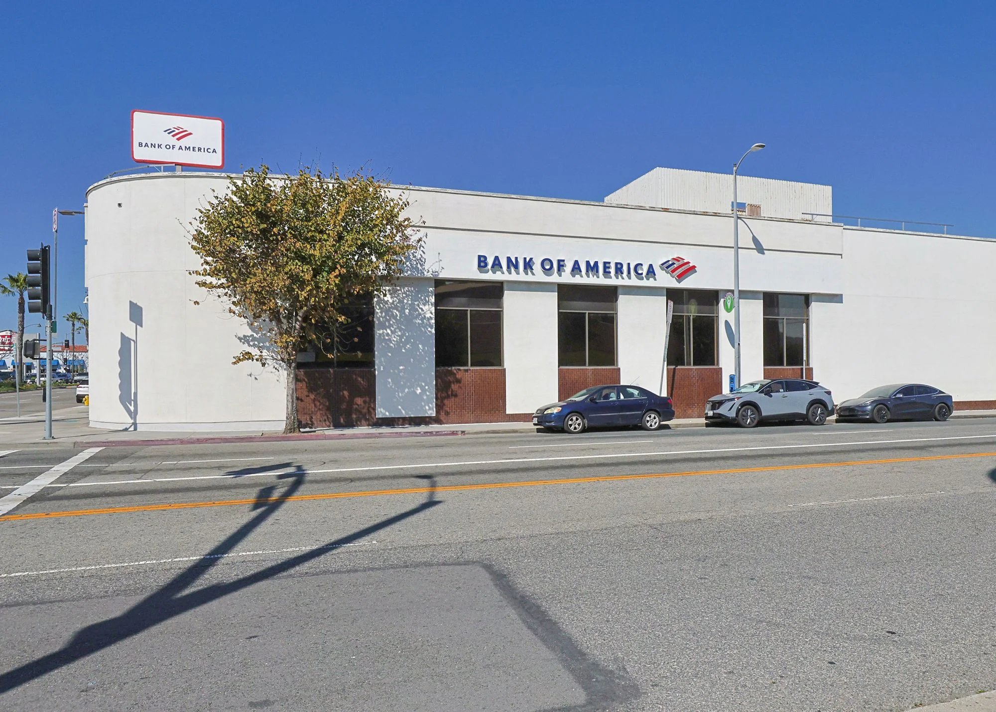 Bank of America — Sale in Los Angeles, CA, photo 1 of 3