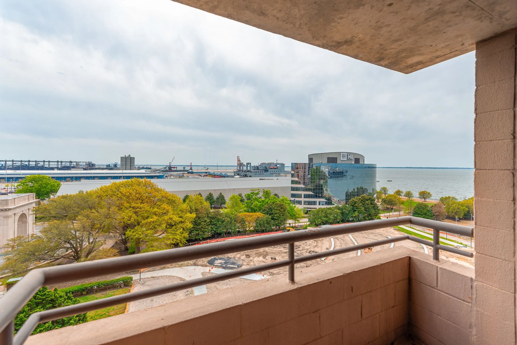 River Park Tower — Sale in Newport News, VA, photo 6 of 8