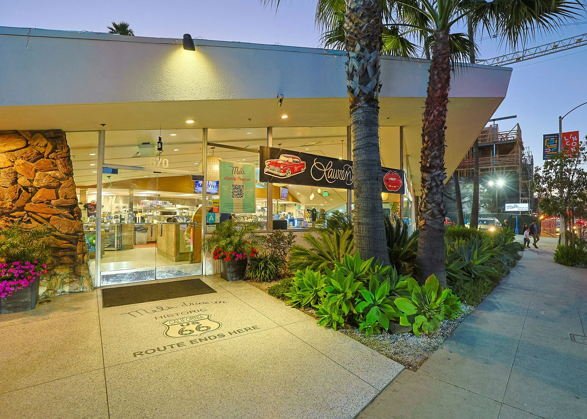 Mel's Drive-In — Sale in Santa Monica, CA, photo 3 of 4