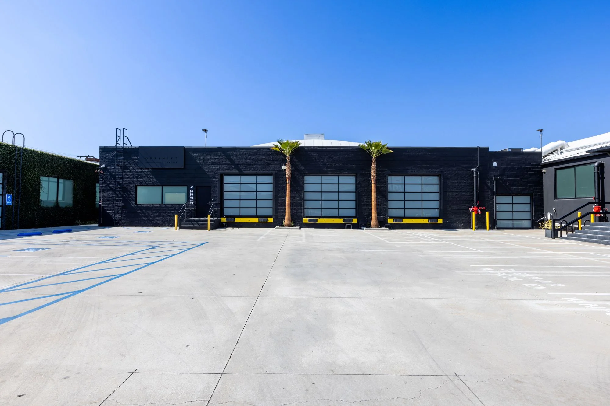 5431 W 104th St — Sale in Los Angeles, CA, photo 2 of 7