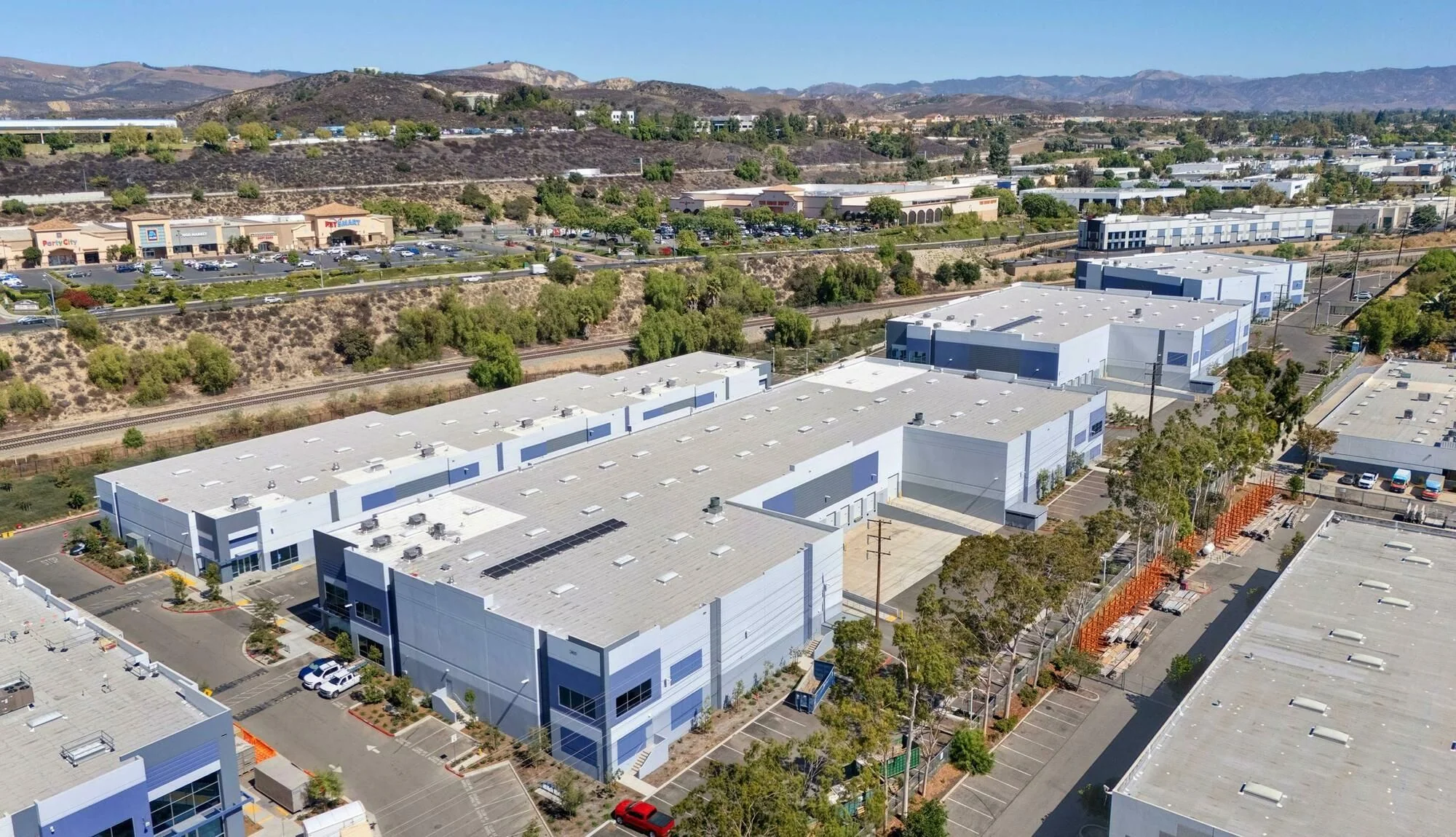Easy Street Industrial Center — Sale in Simi Valley, CA, photo 2 of 7