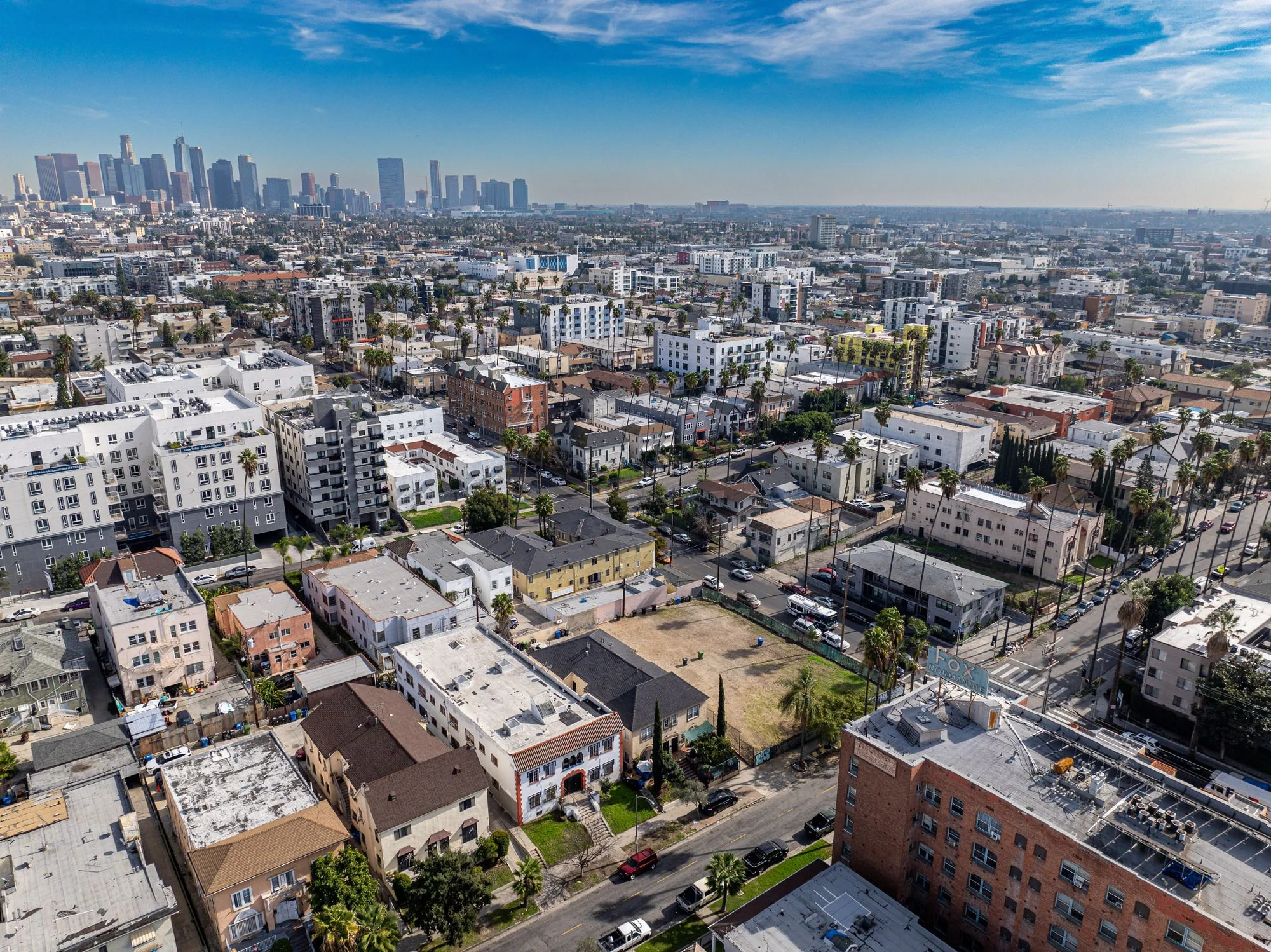 854 Normandie Avenue — Sale in Los Angeles, CA, photo 3 of 8
