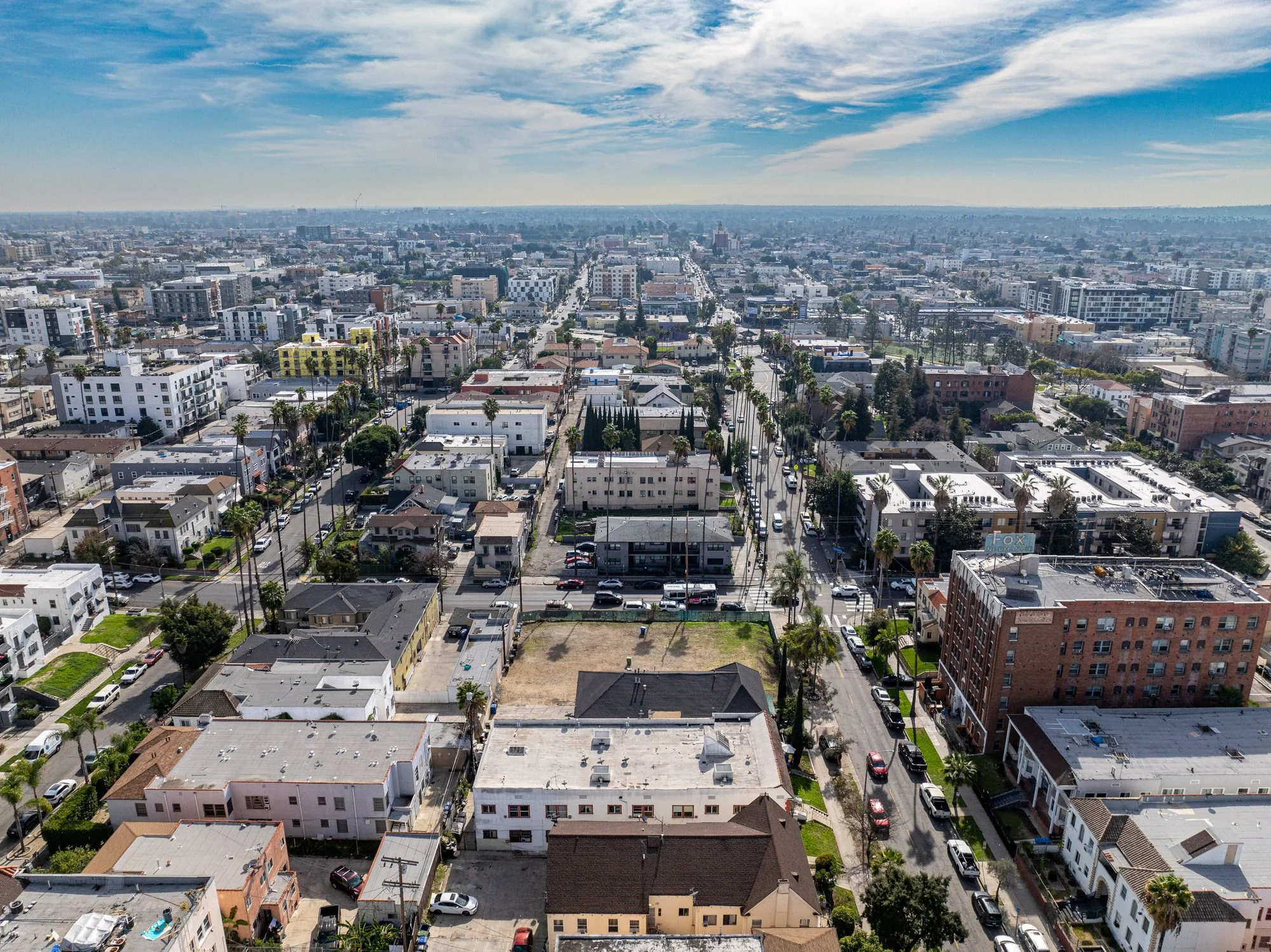 854 Normandie Avenue — Sale in Los Angeles, CA, photo 4 of 8