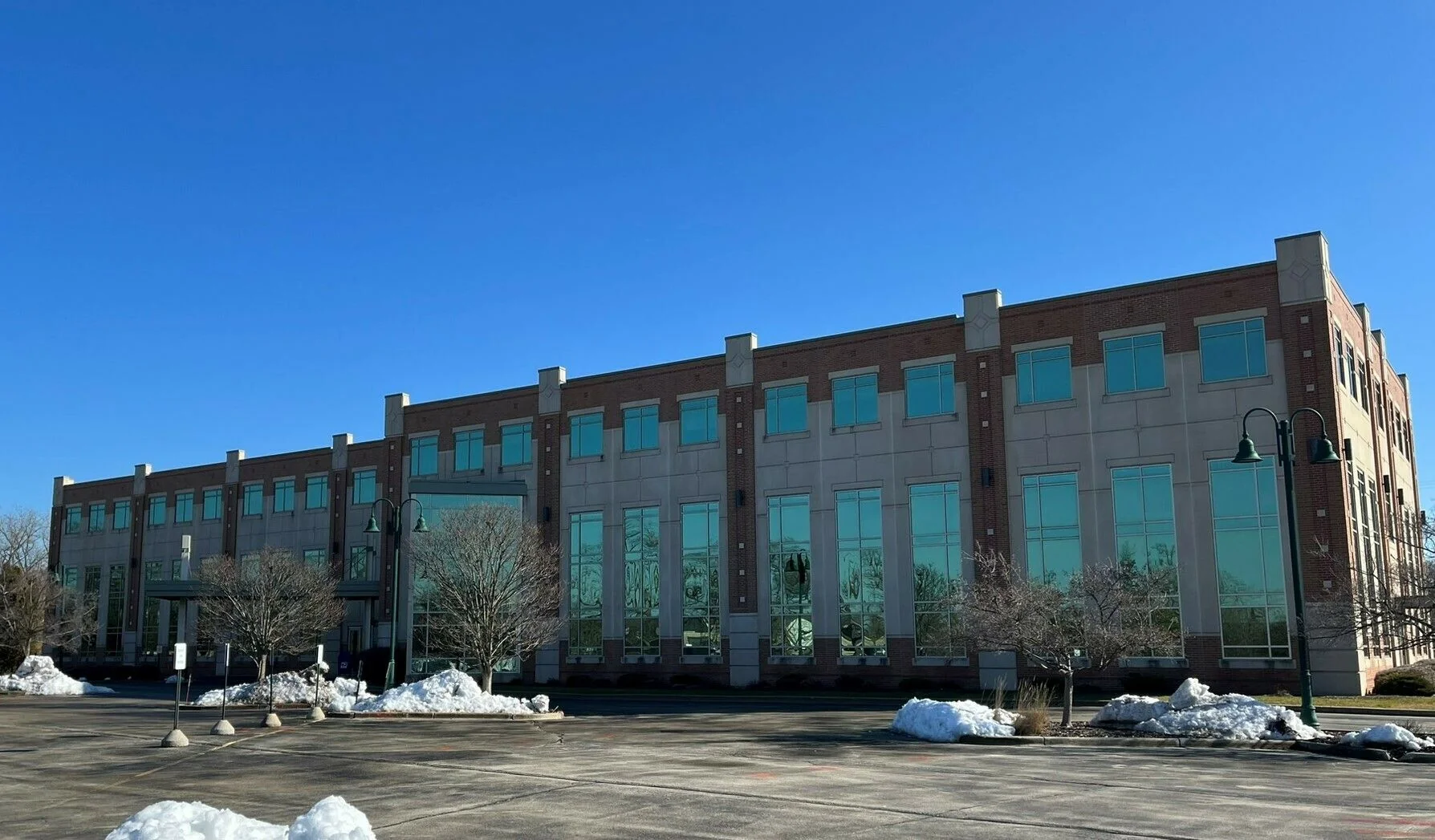 Loomis Professional Building — Sale in Greenfield, WI, photo 2 of 8