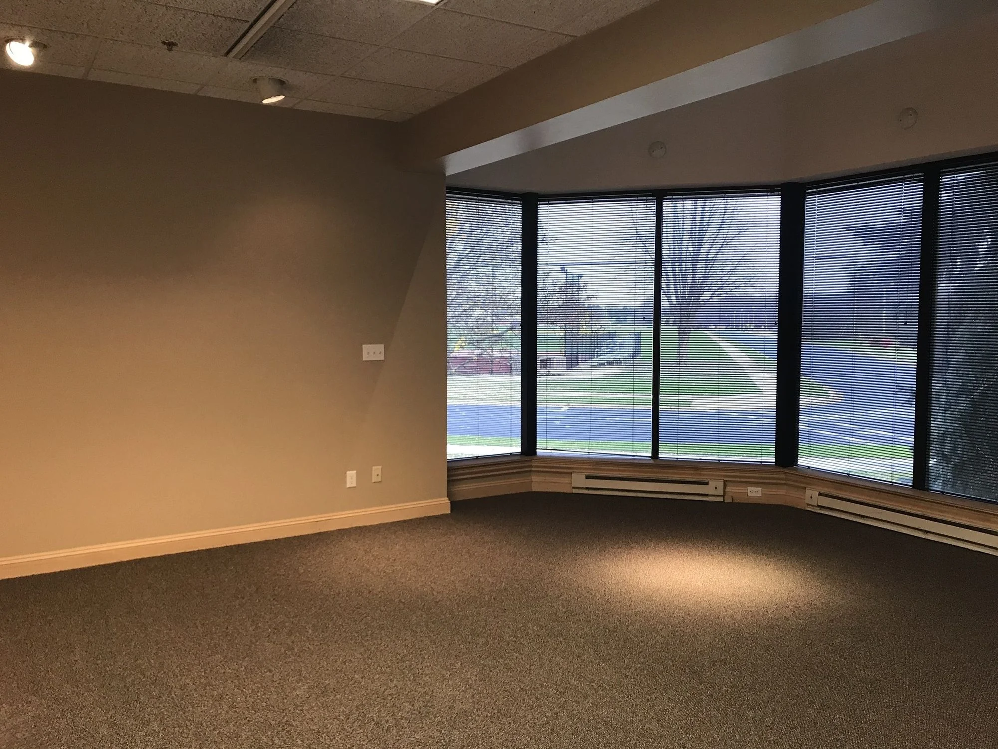 N80W14800 Appleton Ave — Sale in Menomonee Falls, WI, photo 4 of 8