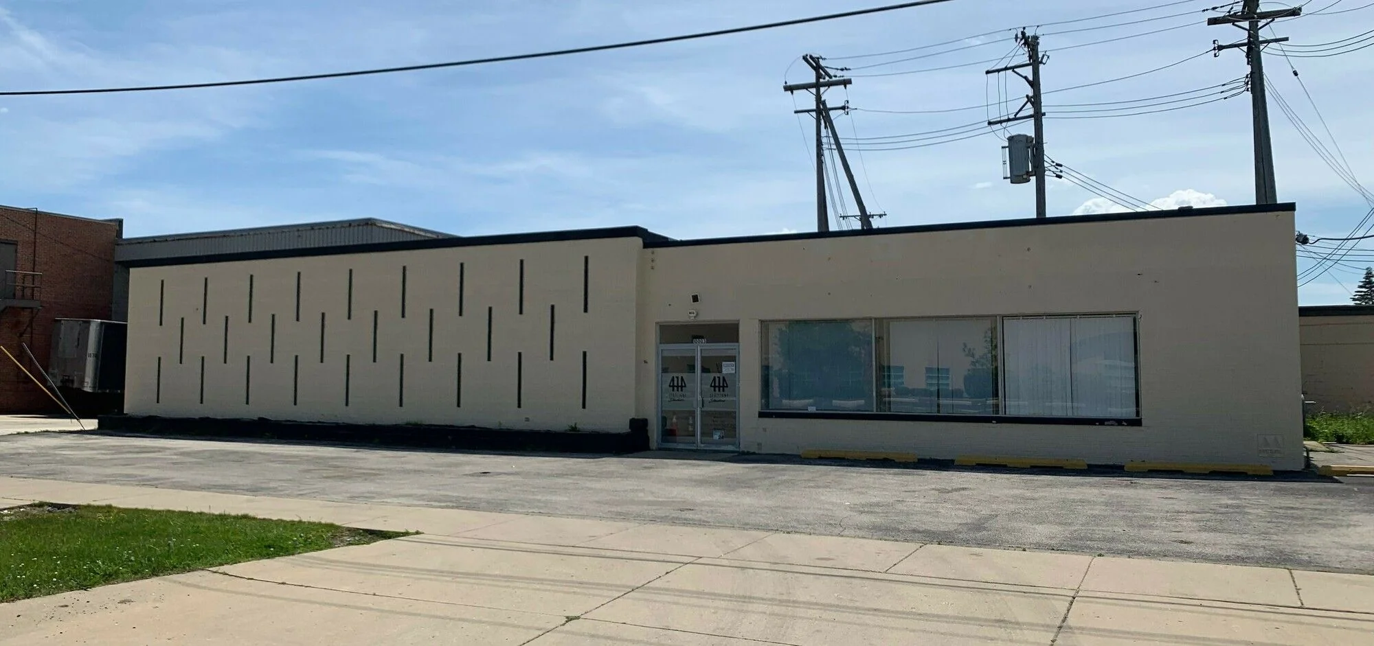 10003 W Carmen Ave — Sale in Milwaukee, WI, photo 1 of 1