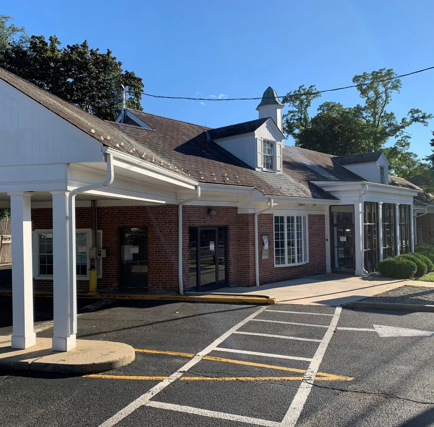 550 River Rd — Sale in Fair Haven, NJ, photo 2 of 3