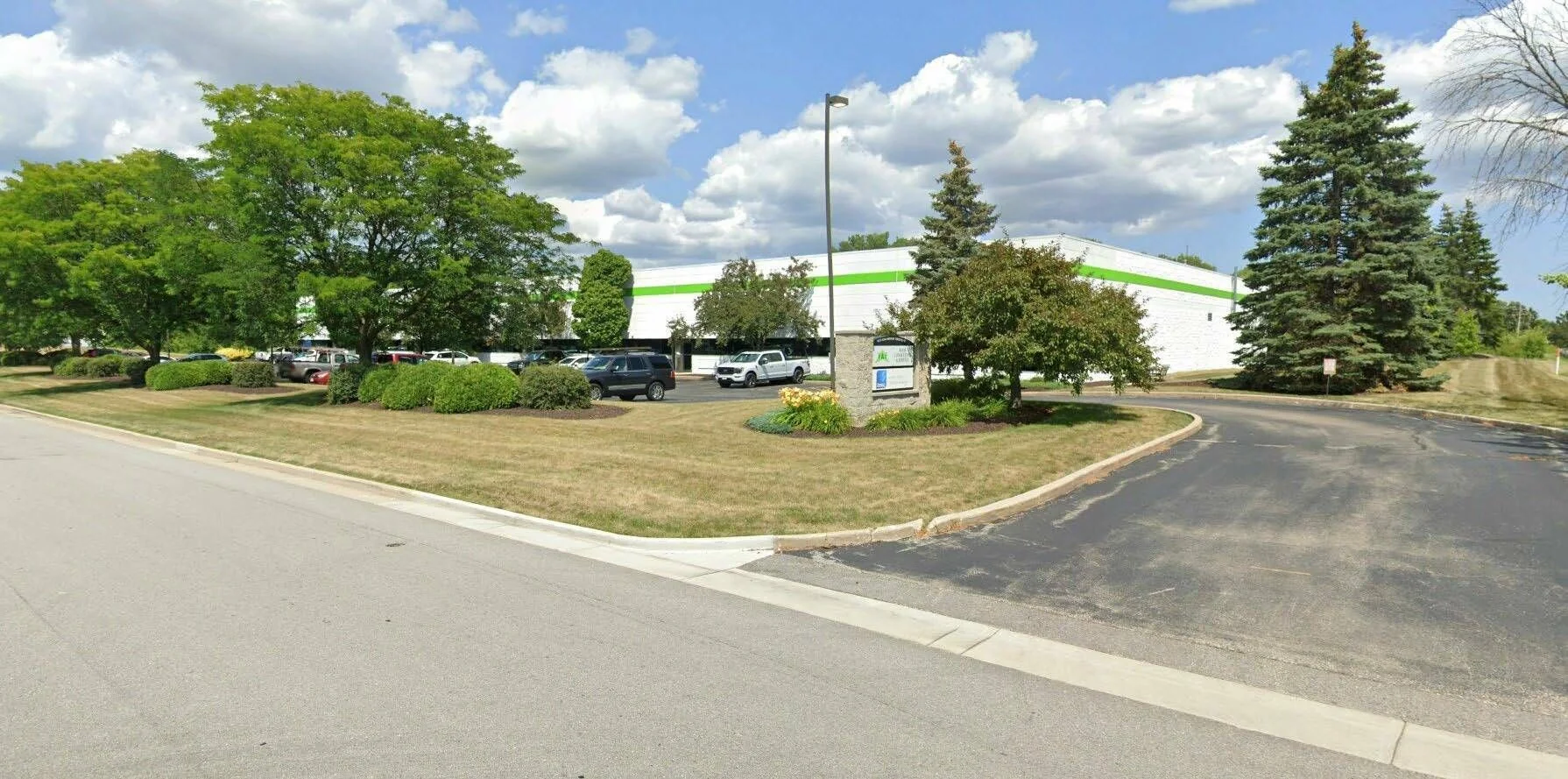 W231N2844 Roundy Cir E — Lease in Pewaukee, WI, photo 1 of 1