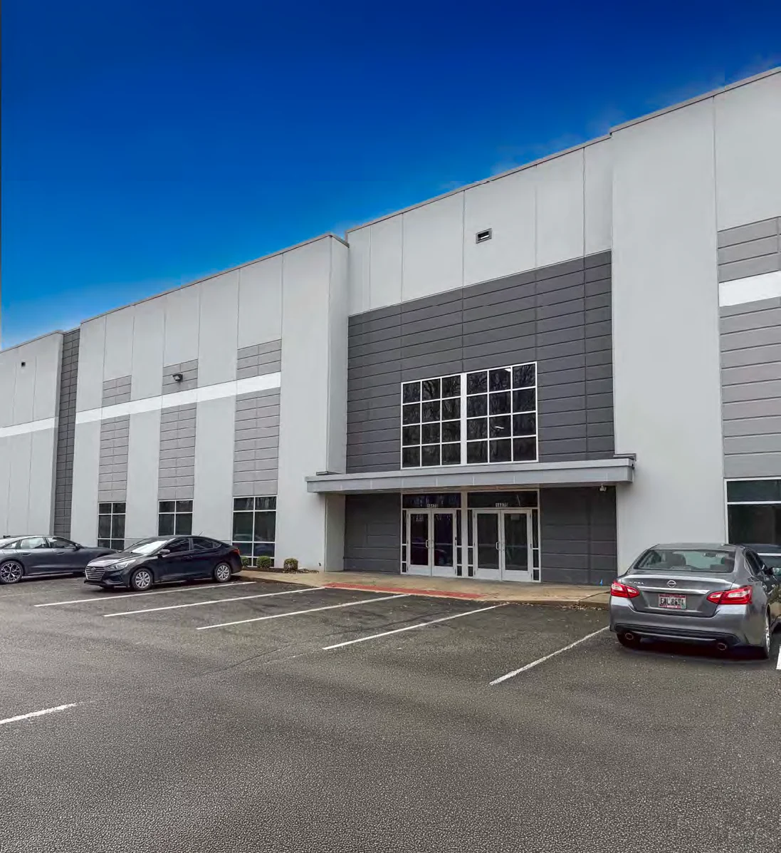 14470 Foltz Industrial Parkway — Lease in Strongsville, OH, photo 2 of 3