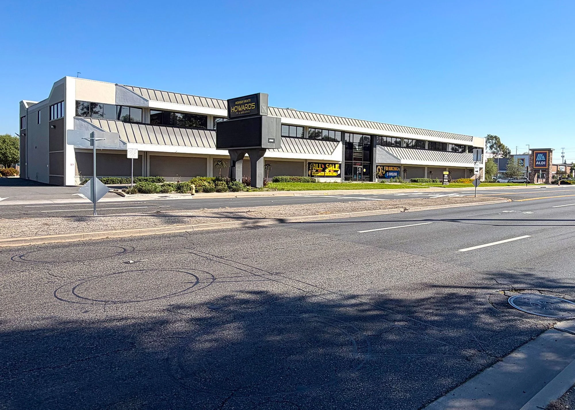 Former Howard’s — Lease in La Habra, CA, photo 3 of 3