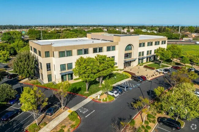 Laguna Pointe — Lease in Elk Grove, CA, photo 2 of 4