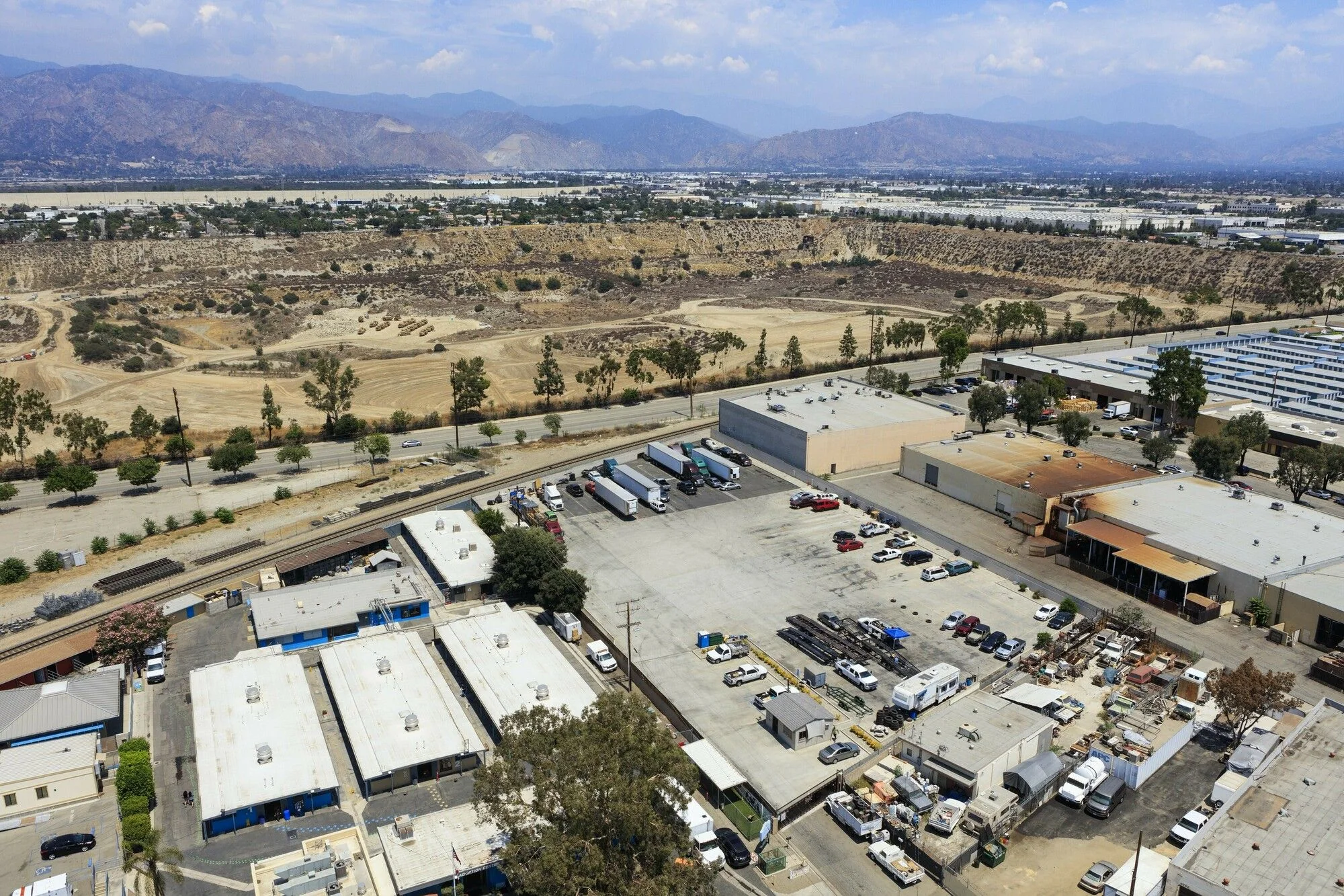 Elton Yard — Lease in Baldwin Park, CA, photo 2 of 3
