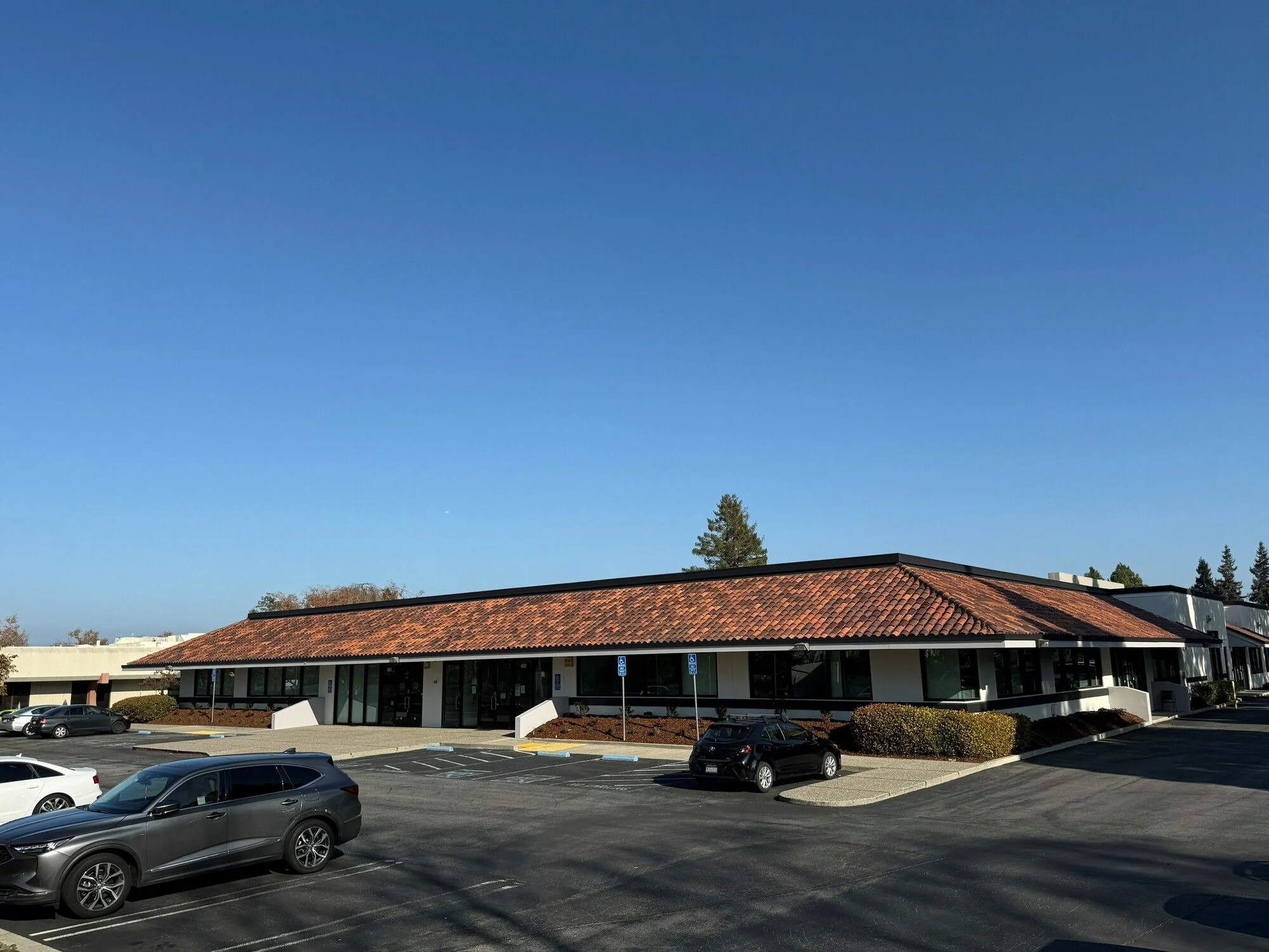 480-484 Oakmead Parkway — Lease in Sunnyvale, CA, photo 1 of 2