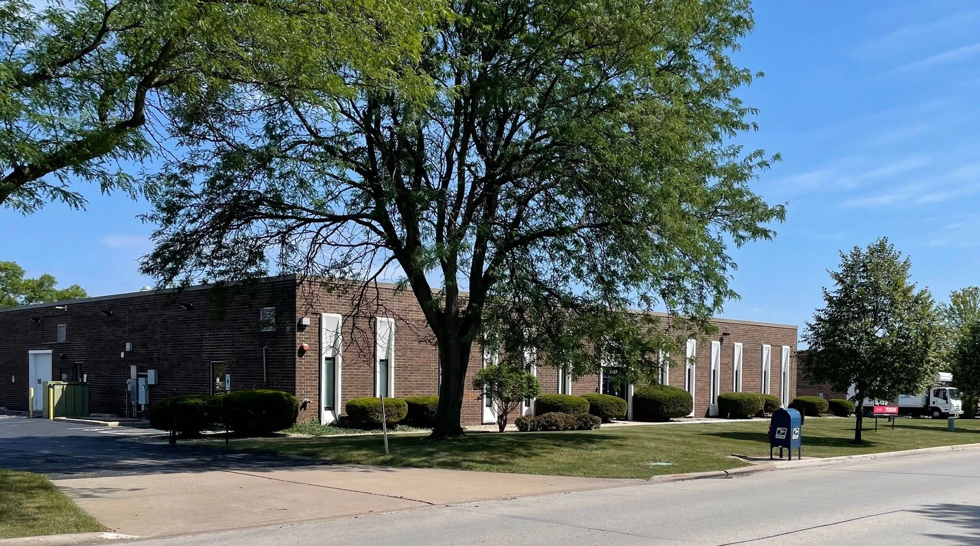 16W260 83rd Street — Lease in Burr Ridge, IL, photo 1 of 4