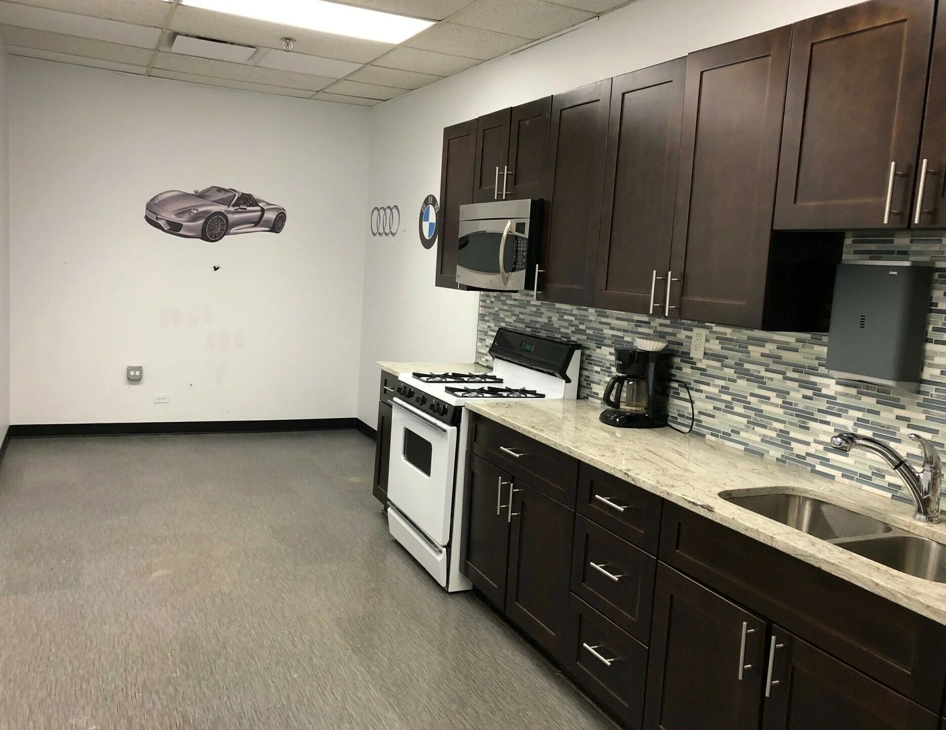 16W260 83rd Street — Lease in Burr Ridge, IL, photo 2 of 4