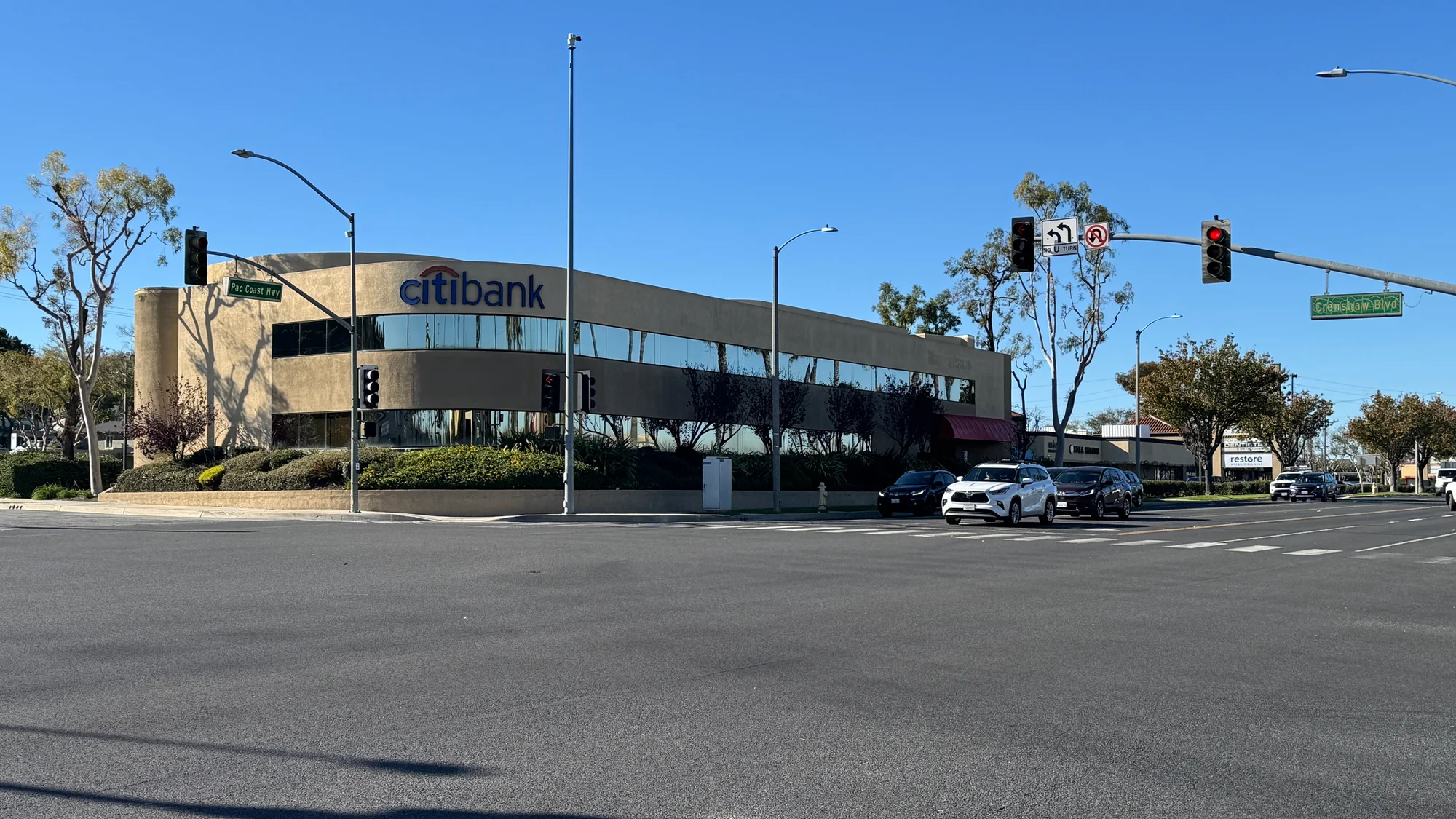 2700 S. Pacific Coast Hwy. — Lease in Torrance, CA, photo 1 of 8