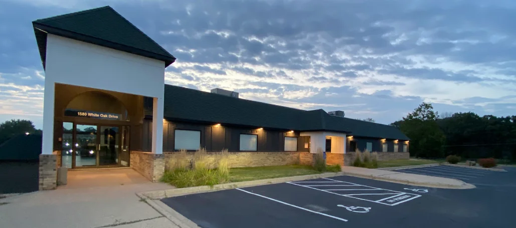 1580 WHITE OAK DRIVE — Lease in Chaska, MN, photo 1 of 3