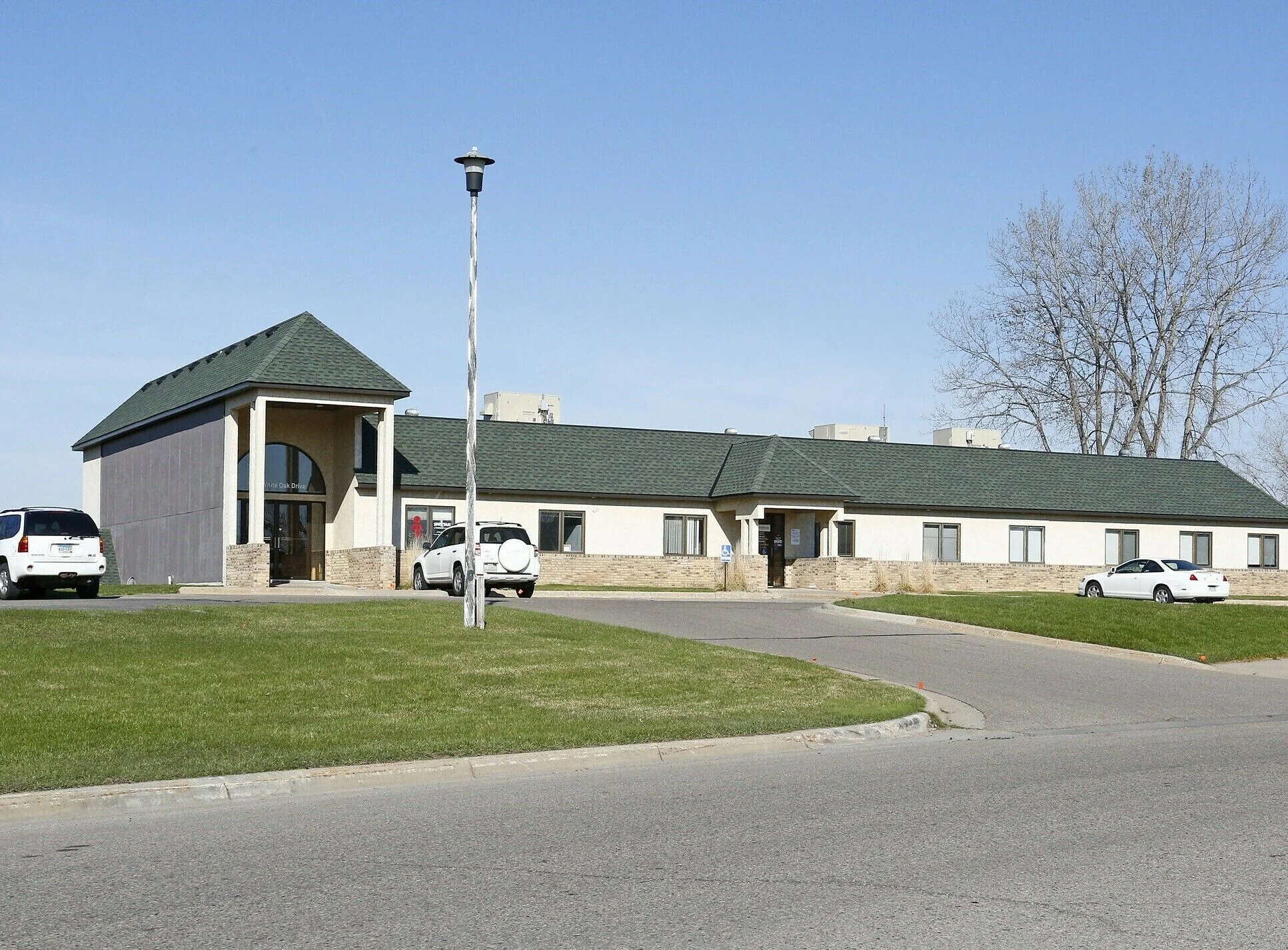 1580 WHITE OAK DRIVE — Lease in Chaska, MN, photo 2 of 3