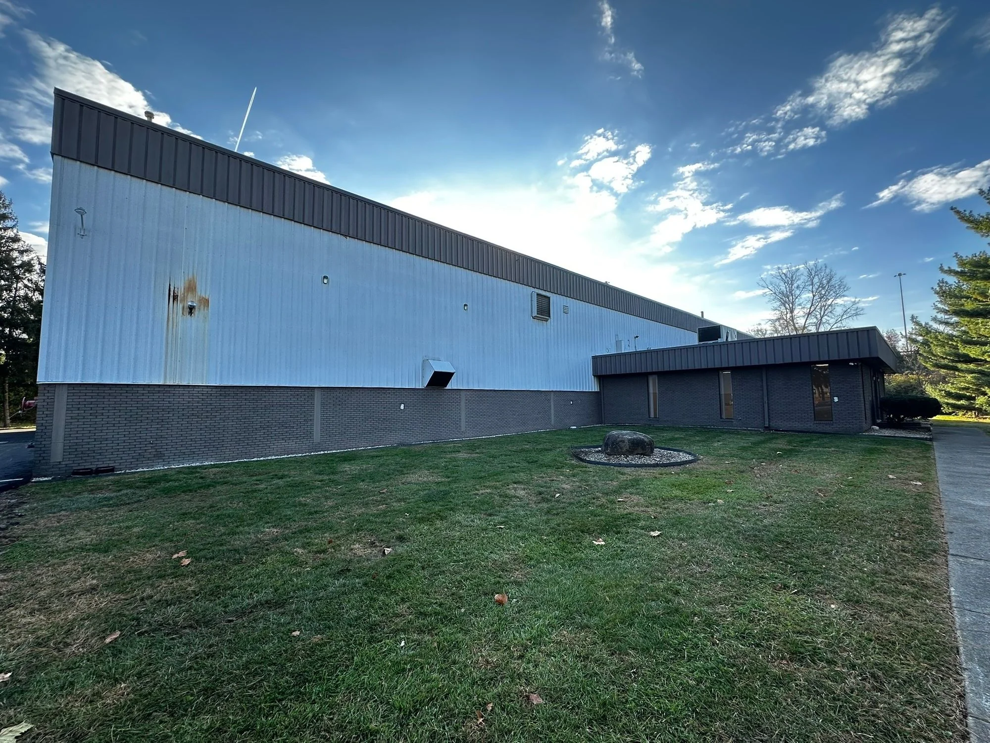 837 Green Crest Dr — Lease in Westerville, OH, photo 1 of 8